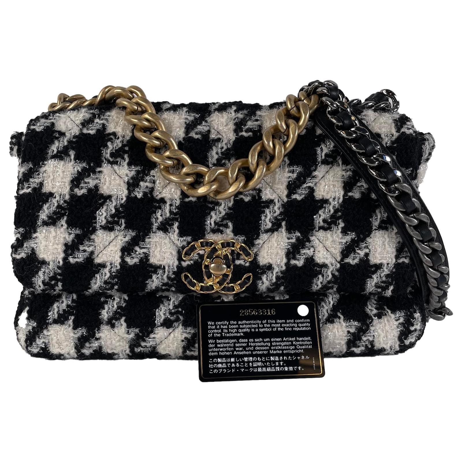 Chanel Black Medium Tweed 19 flap bag White Cloth ref.1016693 - Joli Closet