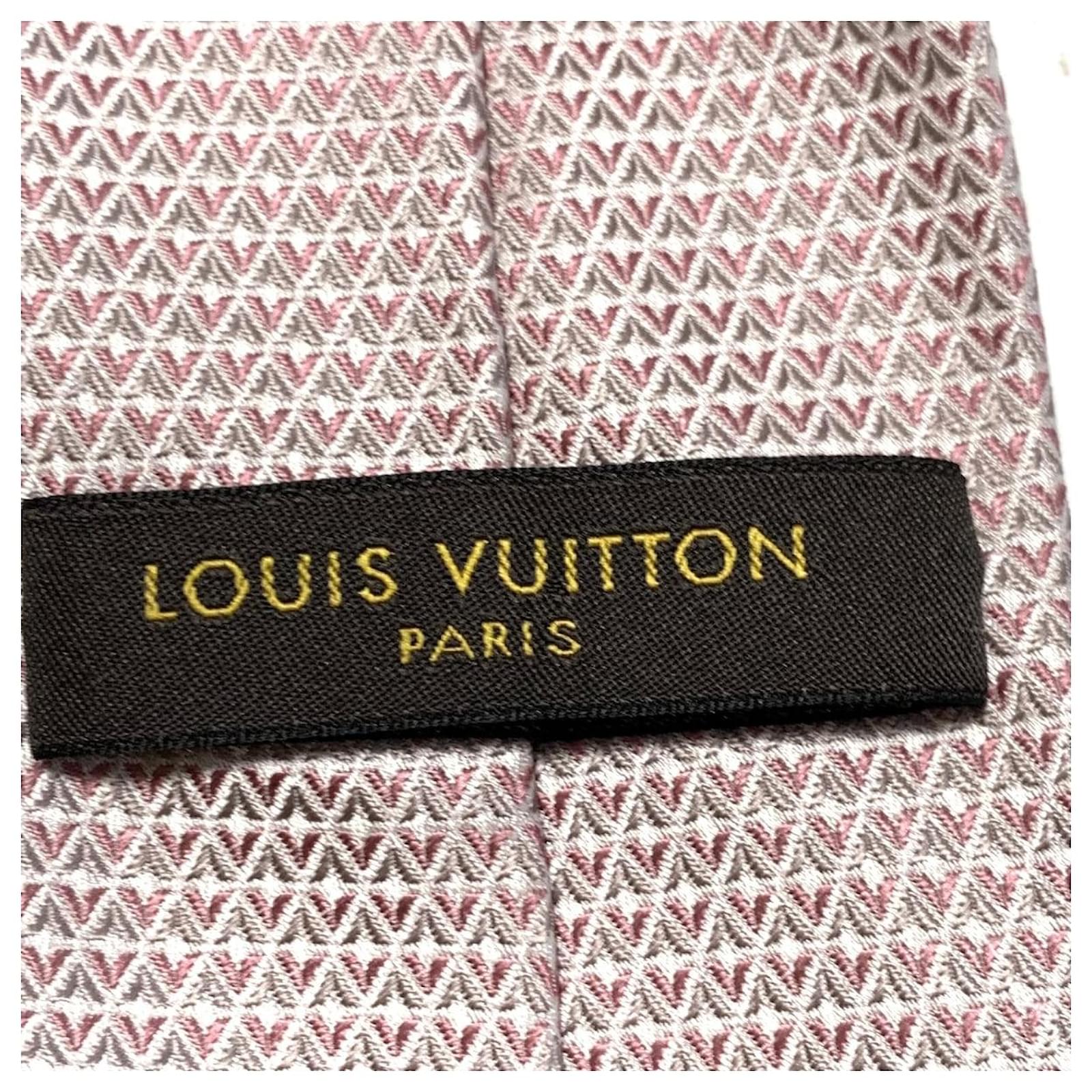 Louis Vuitton Pink Silk ref.1016842 - Joli Closet