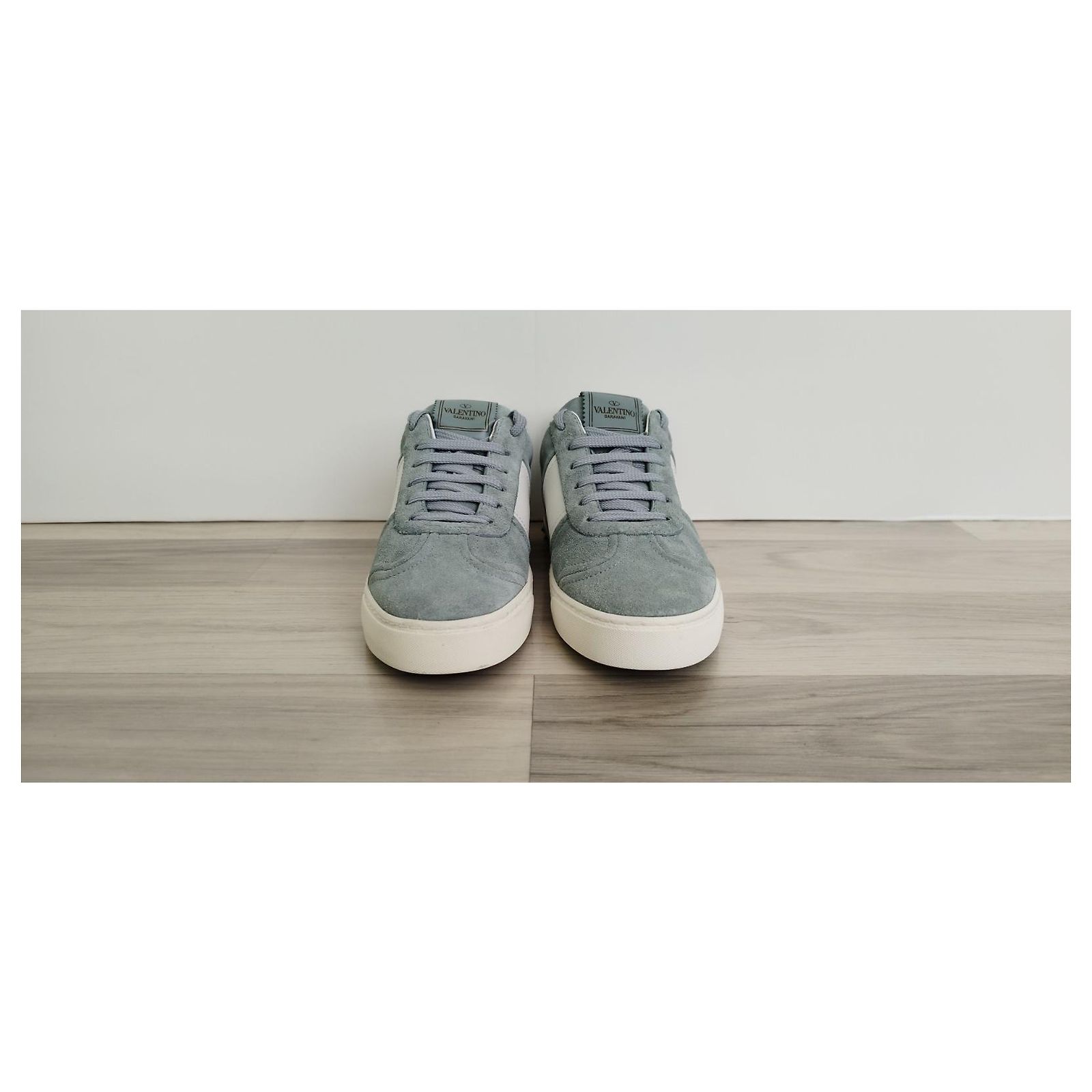 Valentino Garavani Sneakers Grey Suede ref.1018550 - Joli Closet