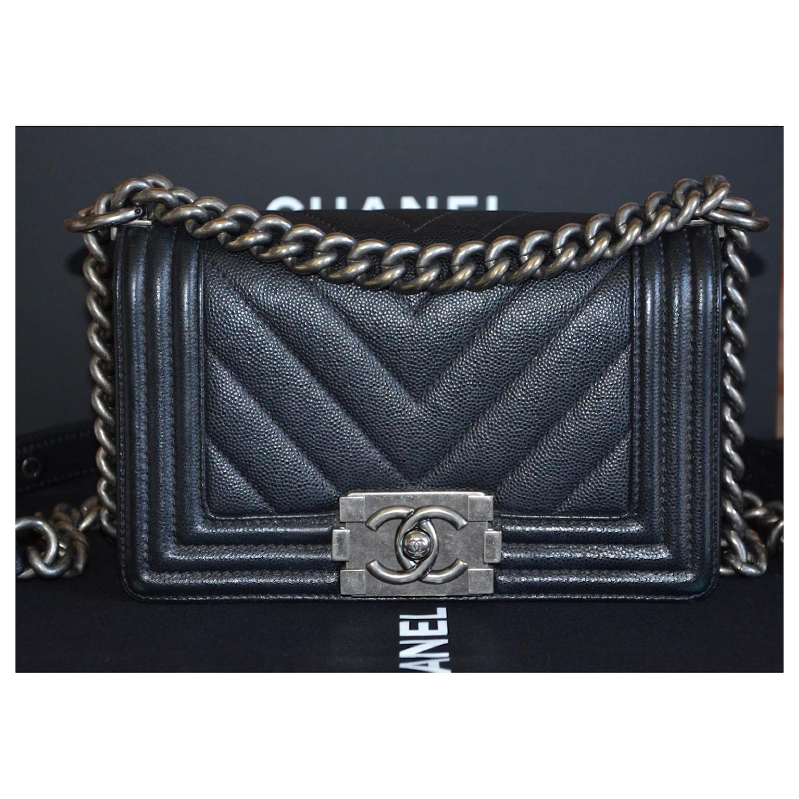 Chanel Boy mini bag Black Silver hardware Leather ref.1018797 - Joli Closet