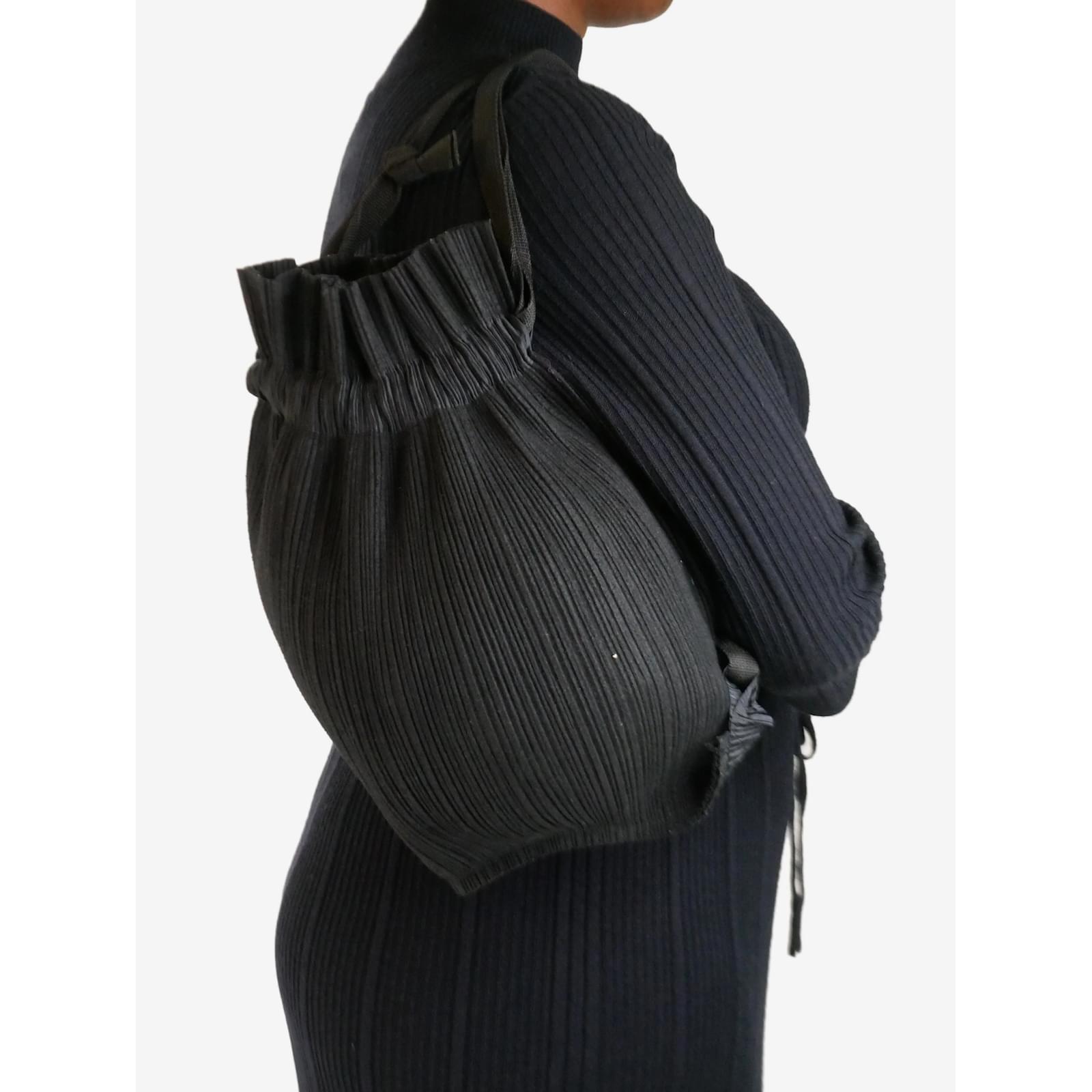 Pleats Please Black drawstring pleated backpack ref.1019364 - Joli Closet