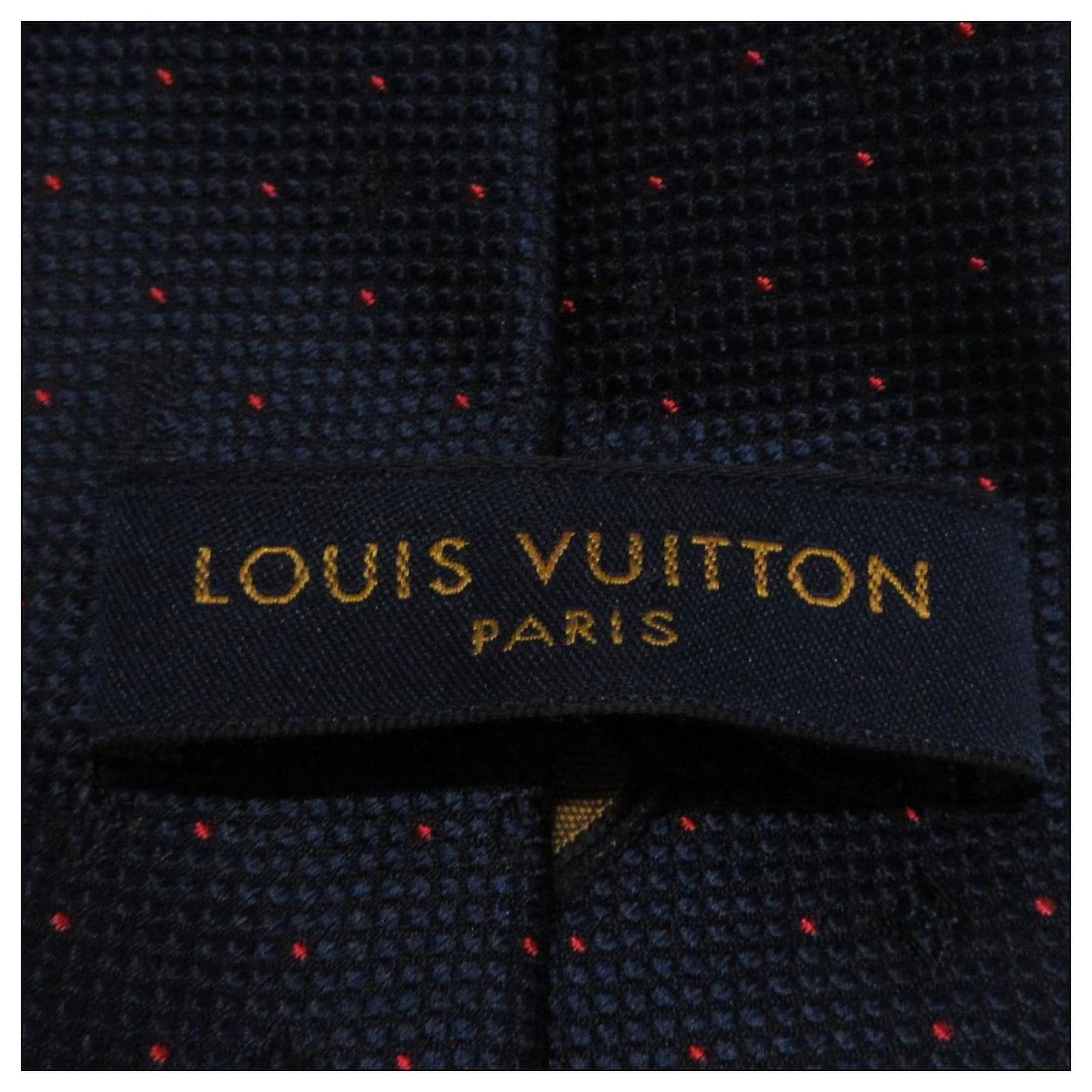 Louis Vuitton Navy blue Silk ref.1020018 - Joli Closet