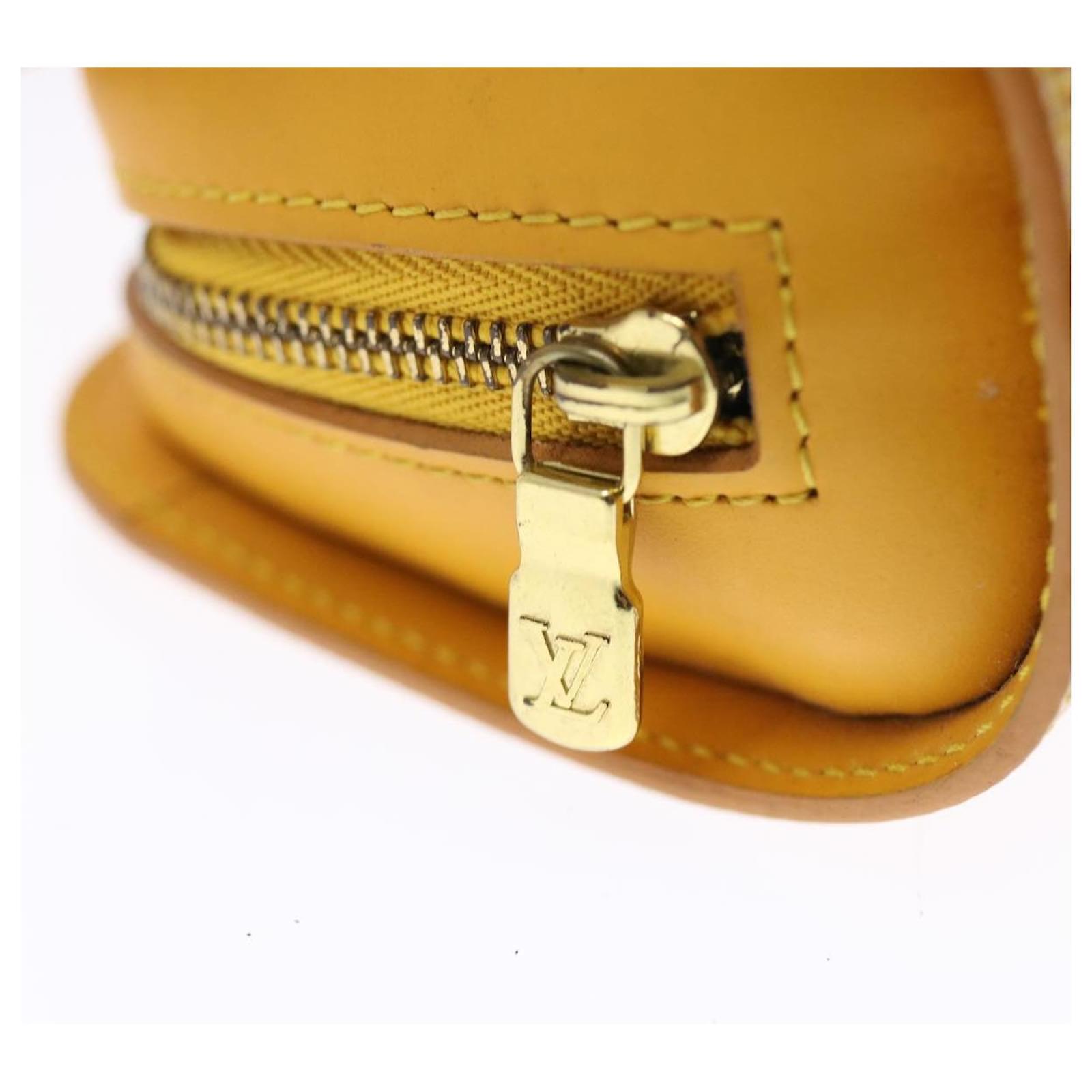 LOUIS VUITTON Epi Dauphine PM Pouch Yellow M48449 LV Auth 49650 Leather  ref.1022437 - Joli Closet