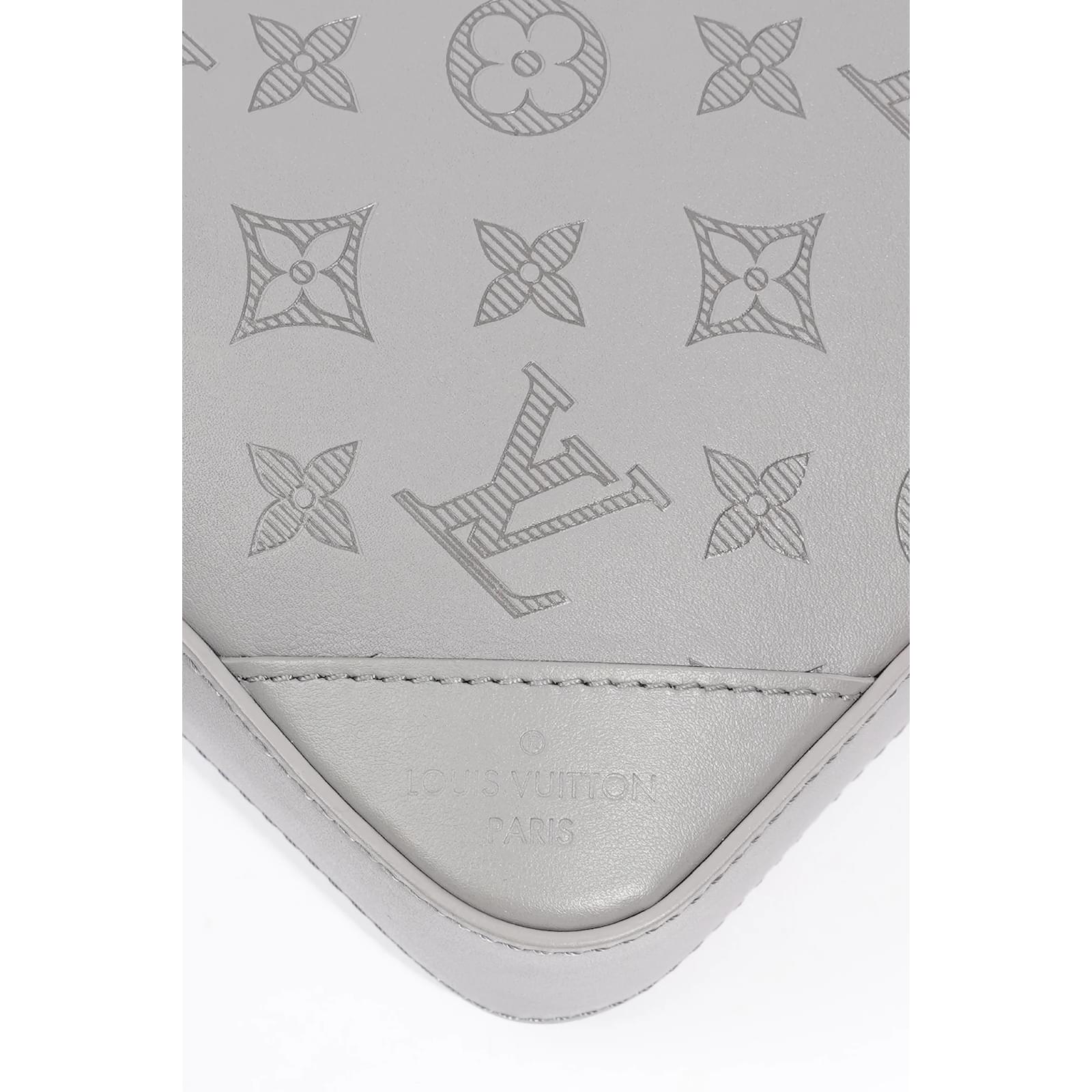 Louis Vuitton Duo Messenger Monogram Shadow Leather Grey ref