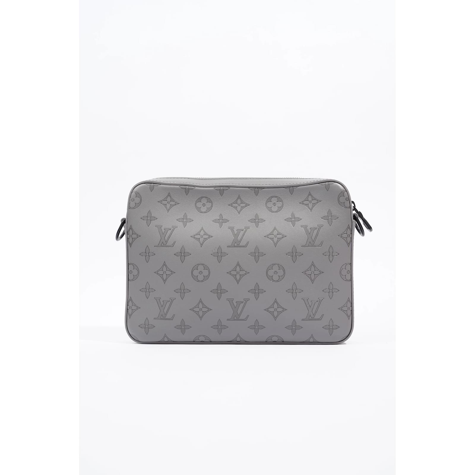 Louis Vuitton Duo Messenger Monogram Shadow Leather Grey ref