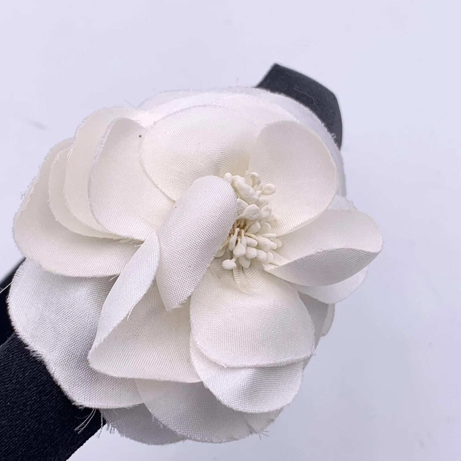 Chanel Vintage Black Silk Bow Camellia Headband Hair Accessory Cloth  ref.1028894 - Joli Closet