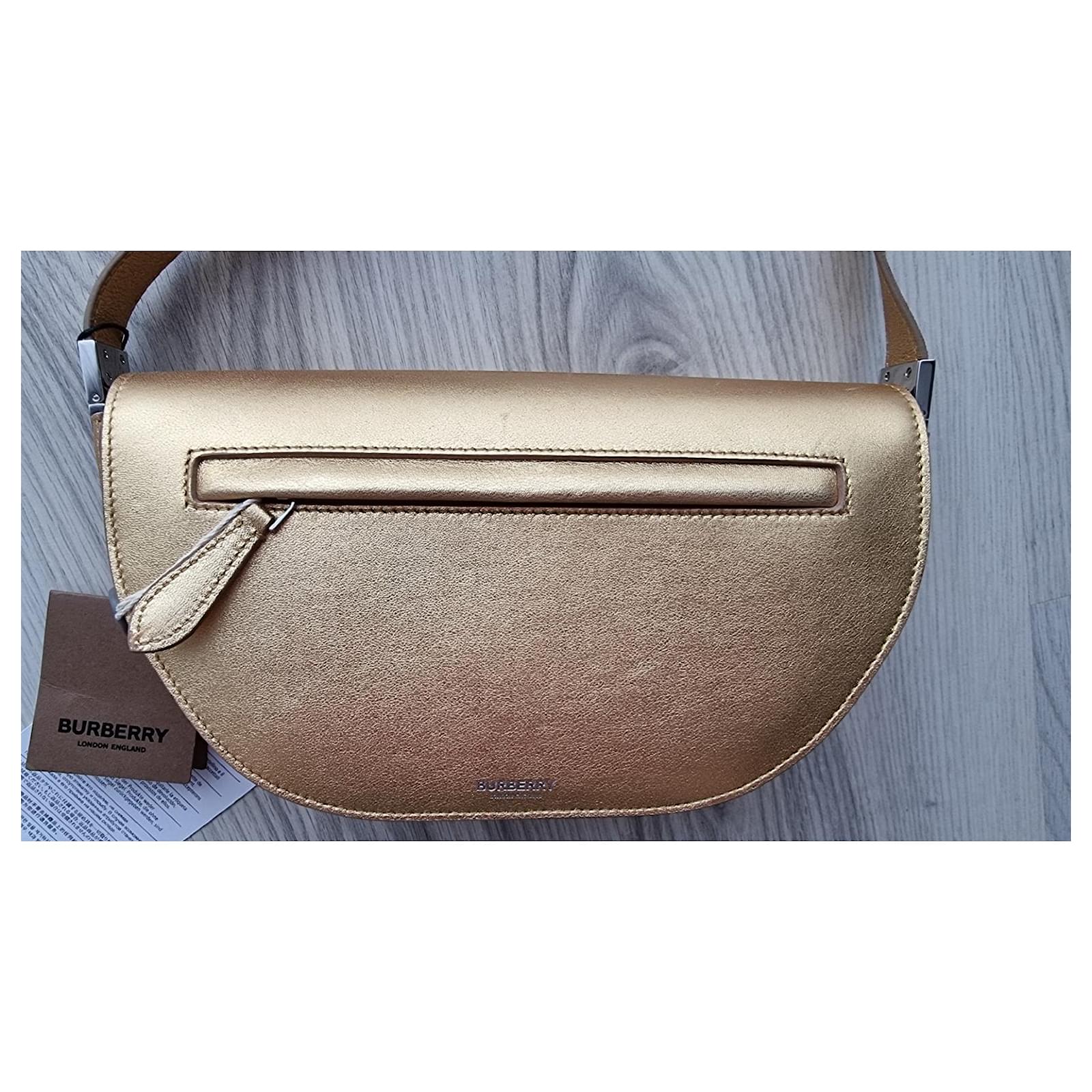 Burberry clearance etiqueta leather