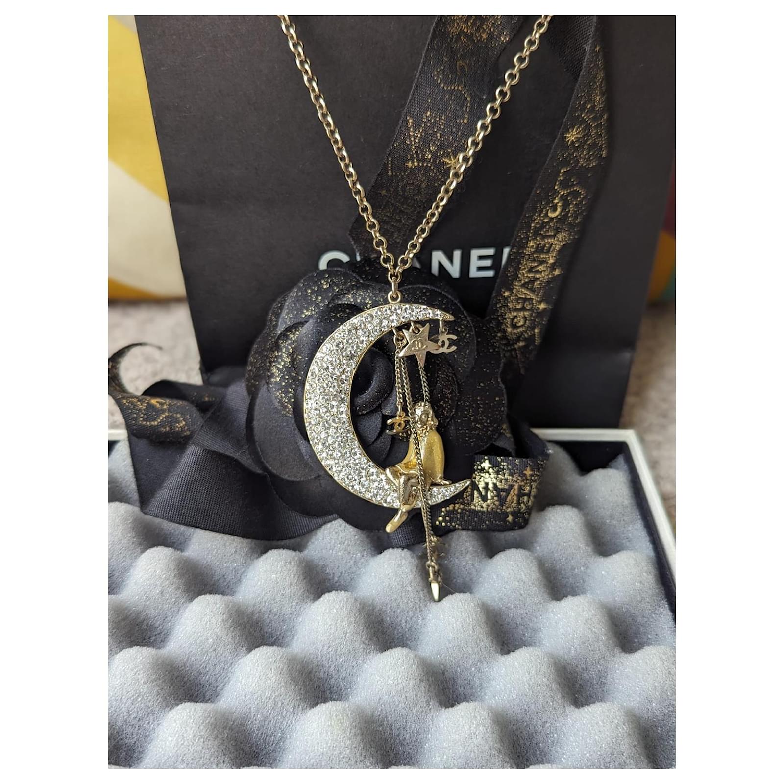 RARE Chanel CC F14V logo classic timeless crystal necklace box tag, Women's  Fashion, Jewelry & Organisers, Necklaces on Carousell