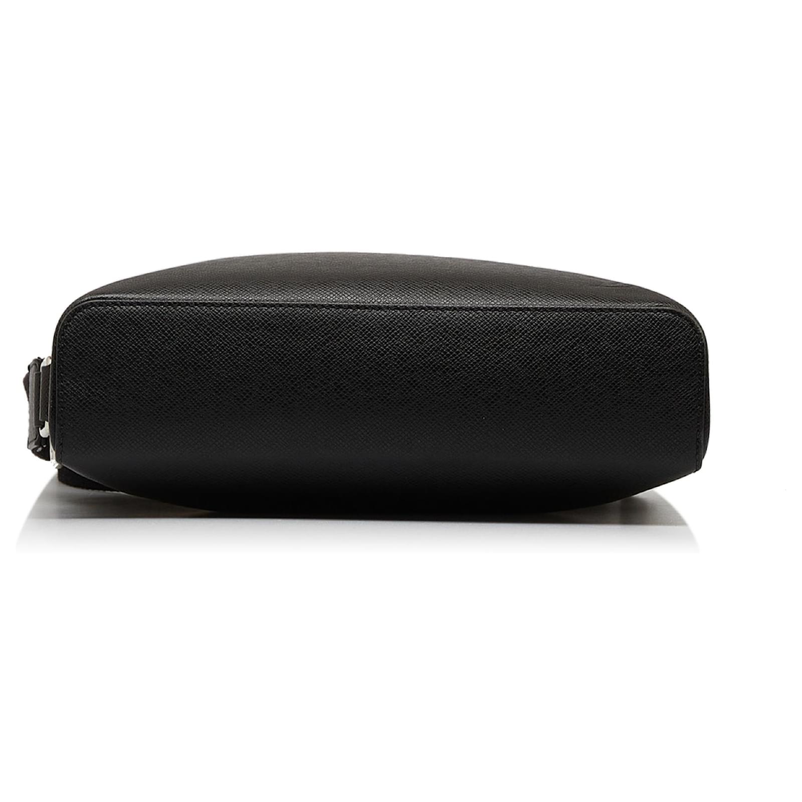 Louis Vuitton Black Taiga Anton Messenger PM Leather ref