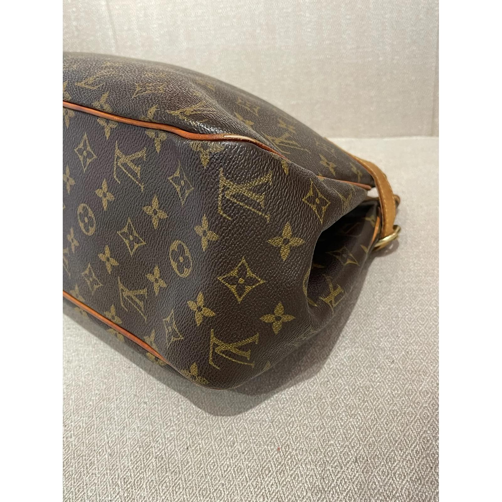 Totally fabric handbag Louis Vuitton Brown in Cloth - 35371940
