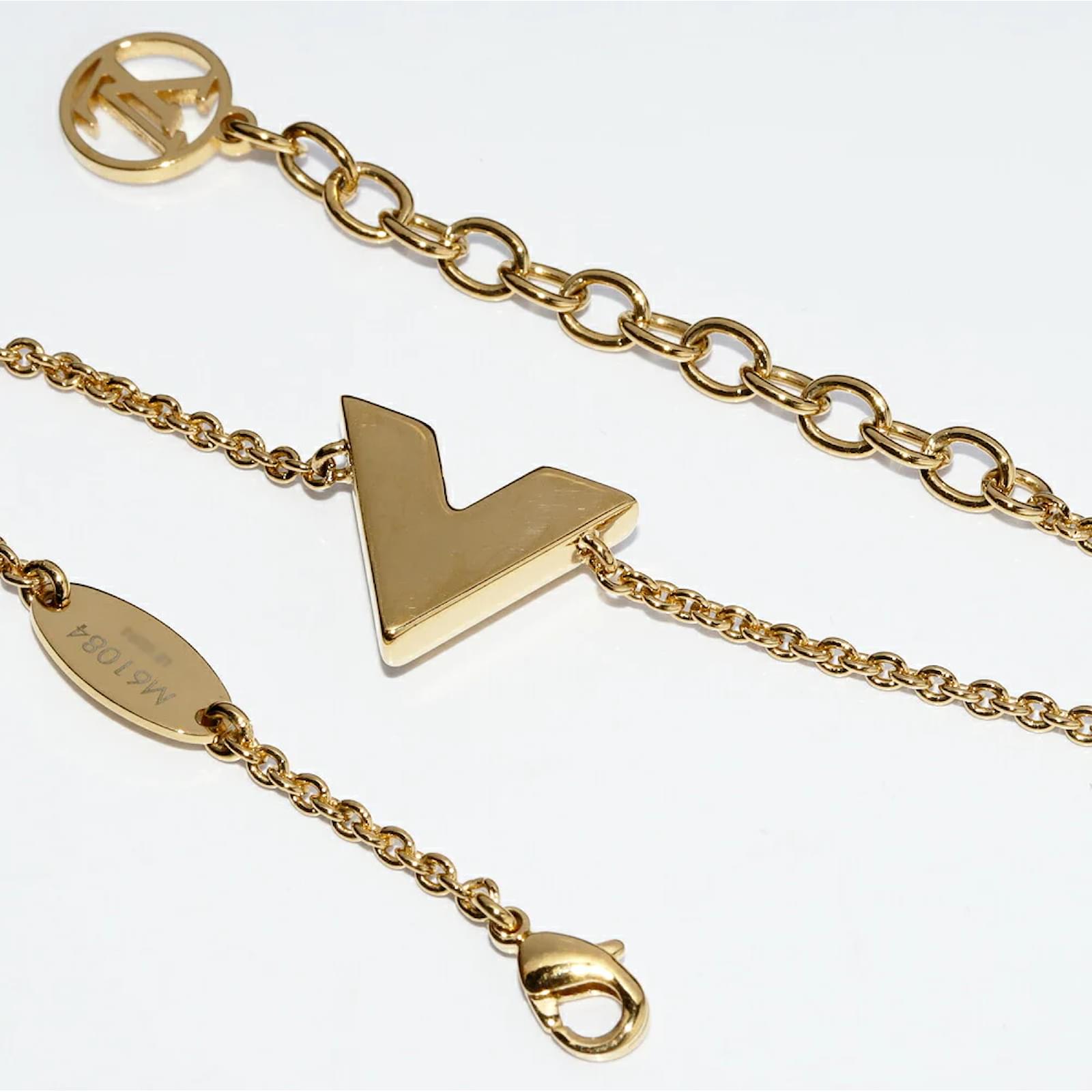 Louis Vuitton Essential V Bracelet M61084 Golden Metal ref