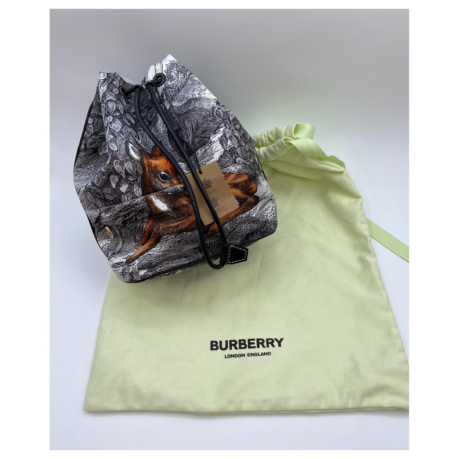 Burberry Bambi bucket White Grey Cloth ref.1064819 Joli Closet