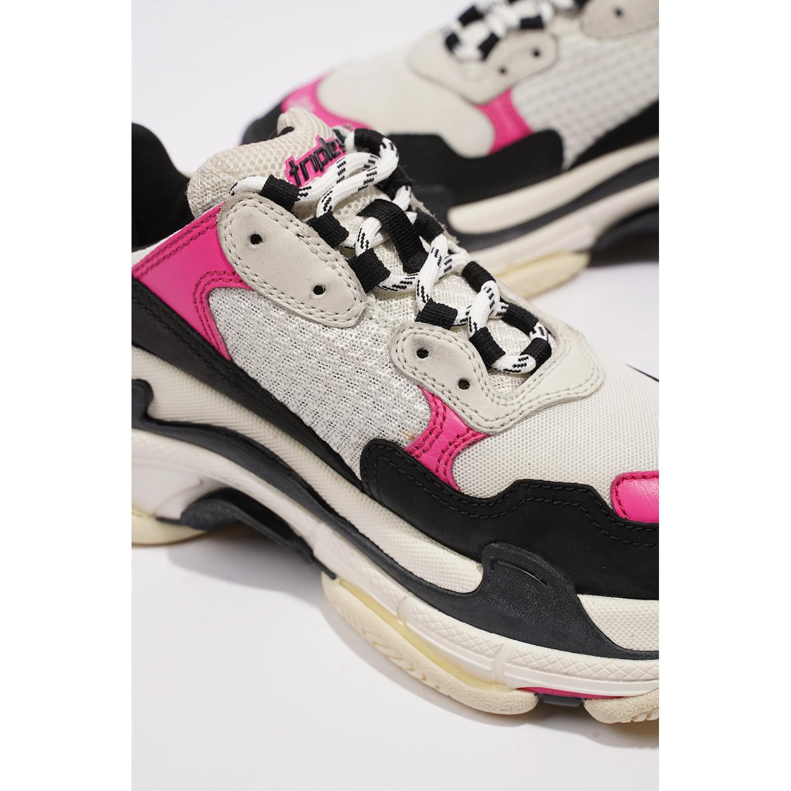 Balenciaga triple s hot sale pink and black