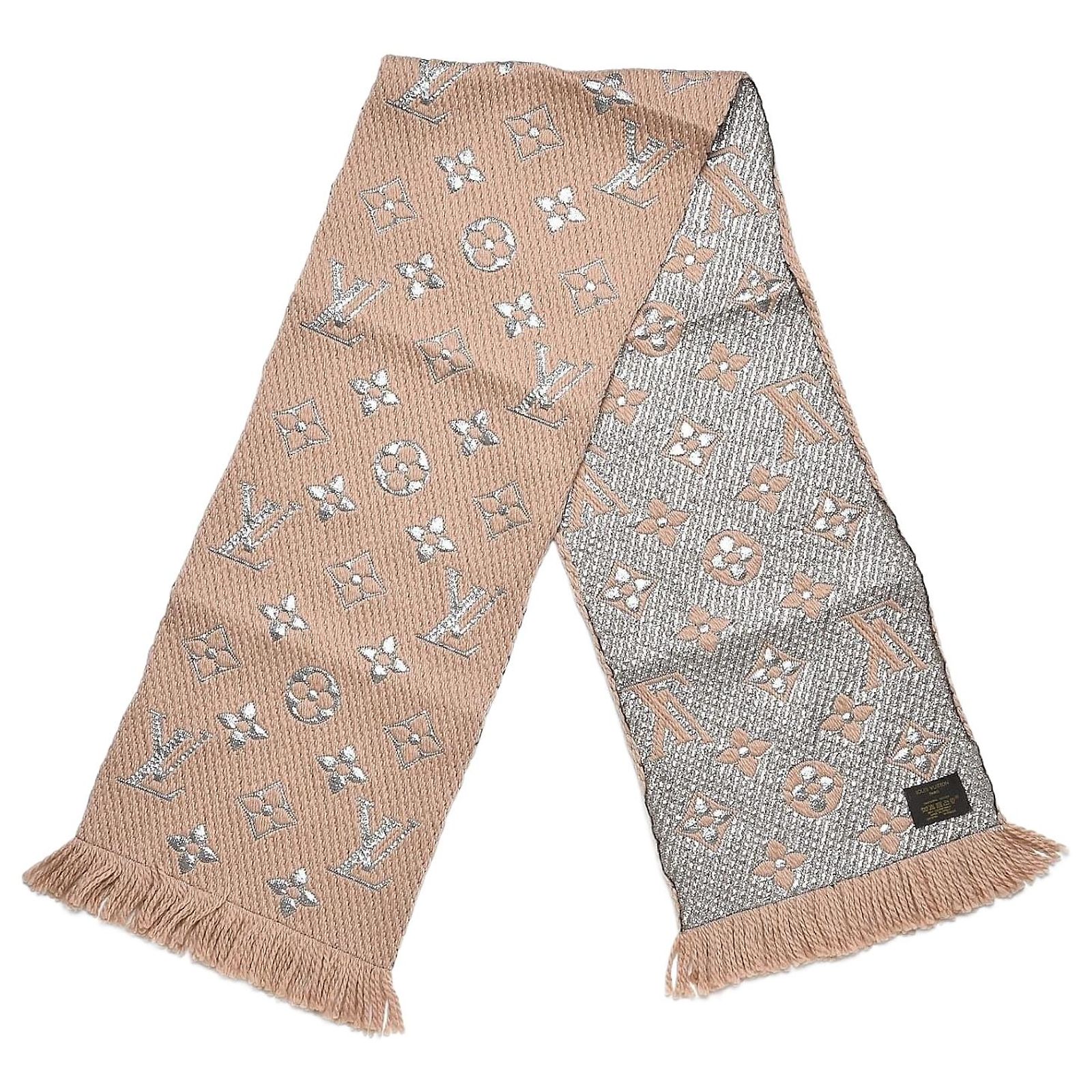 Louis Vuitton logomania shine scarf Beige ref.1100401 - Joli Closet