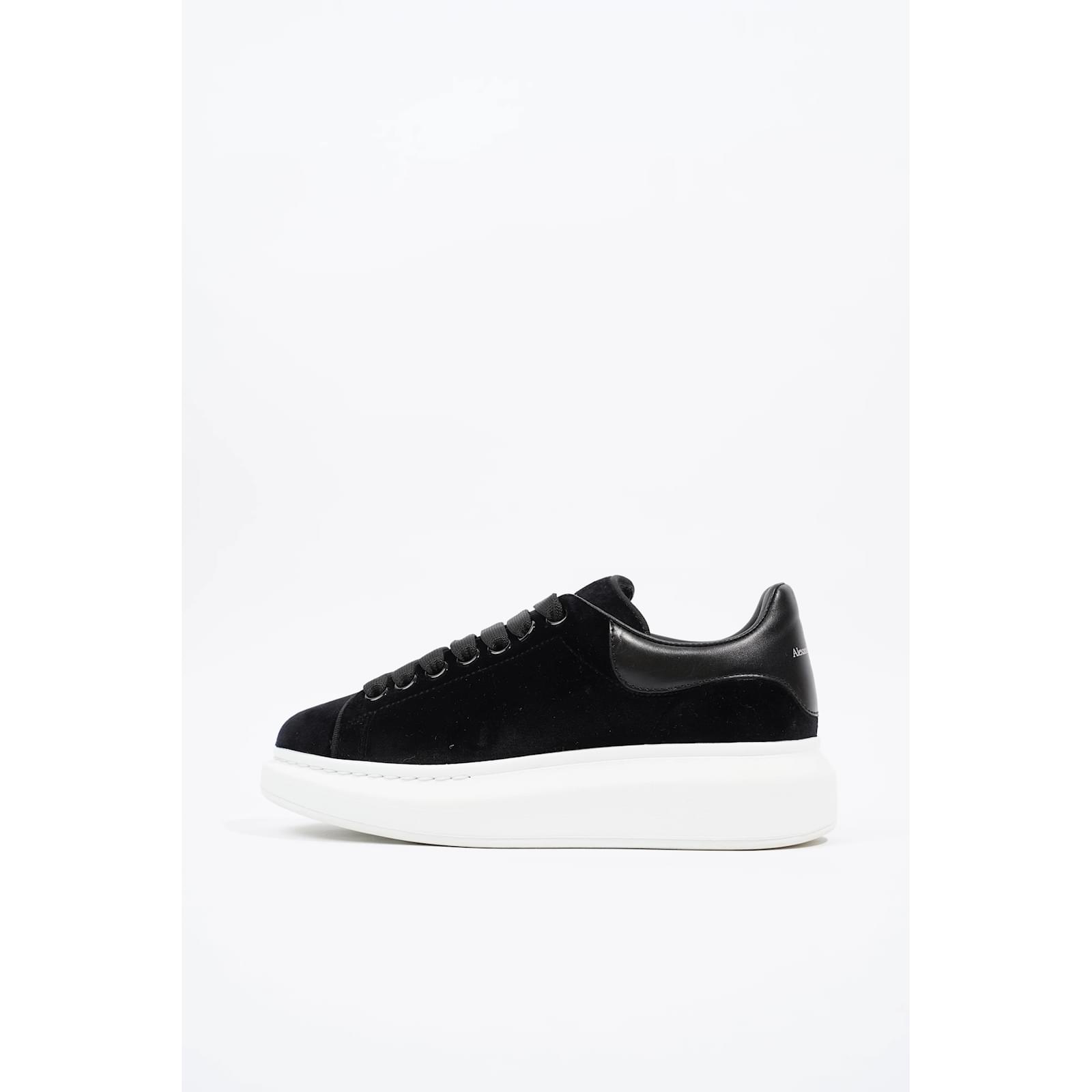 【alexander mcqueen】Oversole Sneakers Black White Alexander McQueen Oversized Sneakers | White | FARFETCH RO