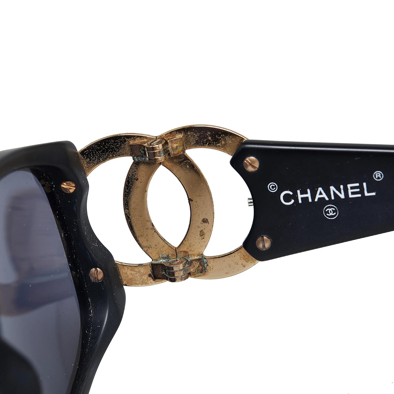 Hula Hoop Bags and Kitschy Coco Sunglasses at Chanel | Chanel bag, Chanel  handbags, Big purses