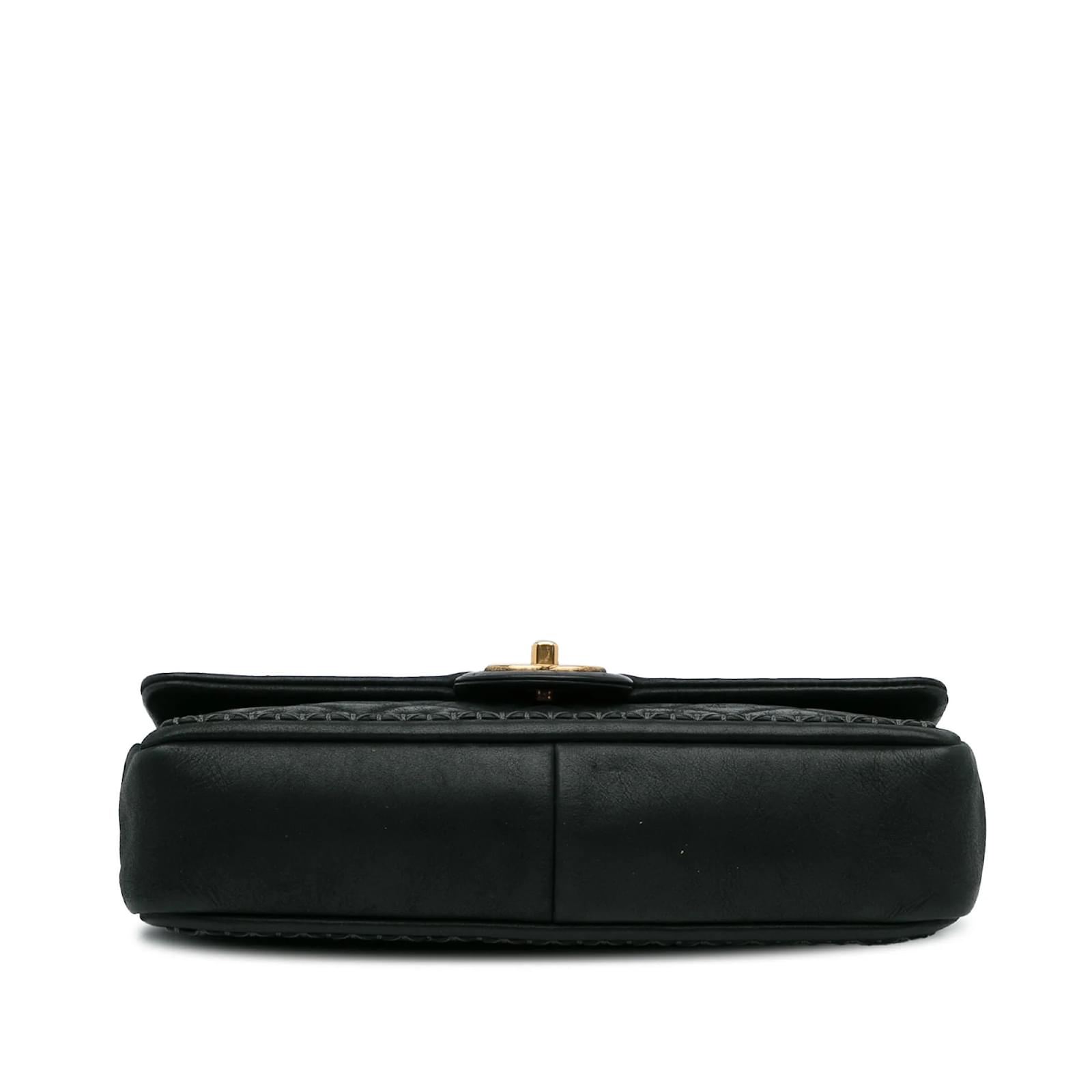 Bolsa Chanel preta acolchoada com ponto de pele de cordeiro com aba única  Crossbody Bolsa Preto Couro ref.1151029 - Joli Closet