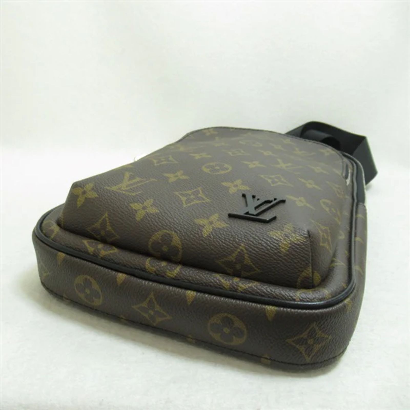 Louis Vuitton Monogram Avenue Slingbag M46327 Brown Cloth  display picture 2
