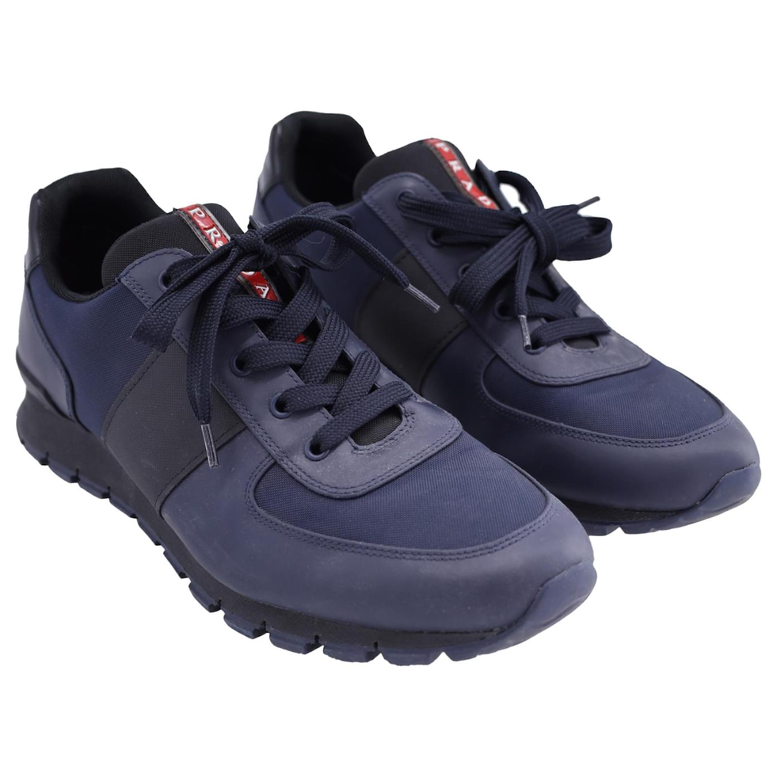 Tênis Prada Sport Match Race de cano baixo em couro azul marinho