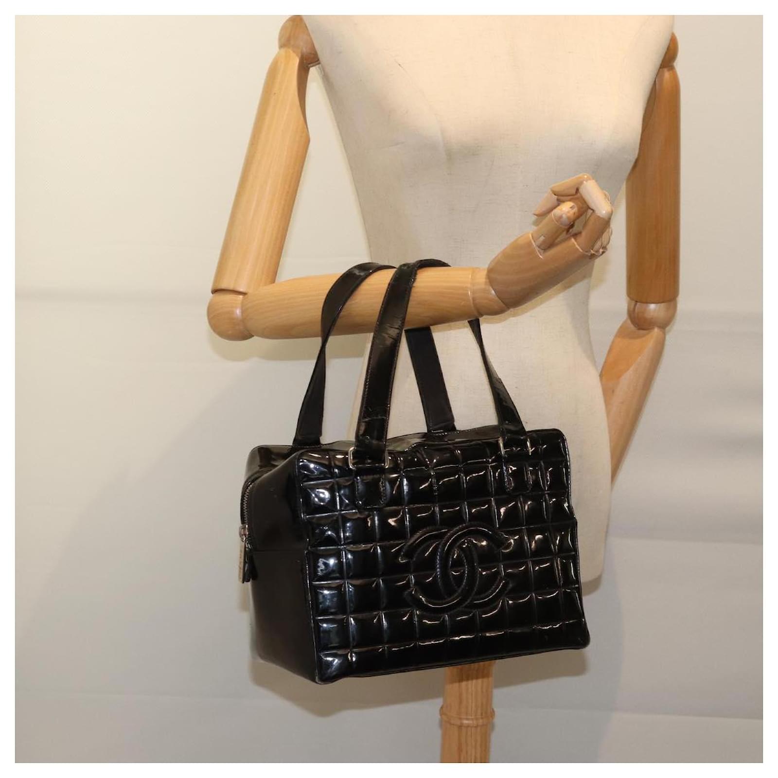CHANEL COCO Mark Choco Bar Bolsa de mão Couro envernizado Preto CC