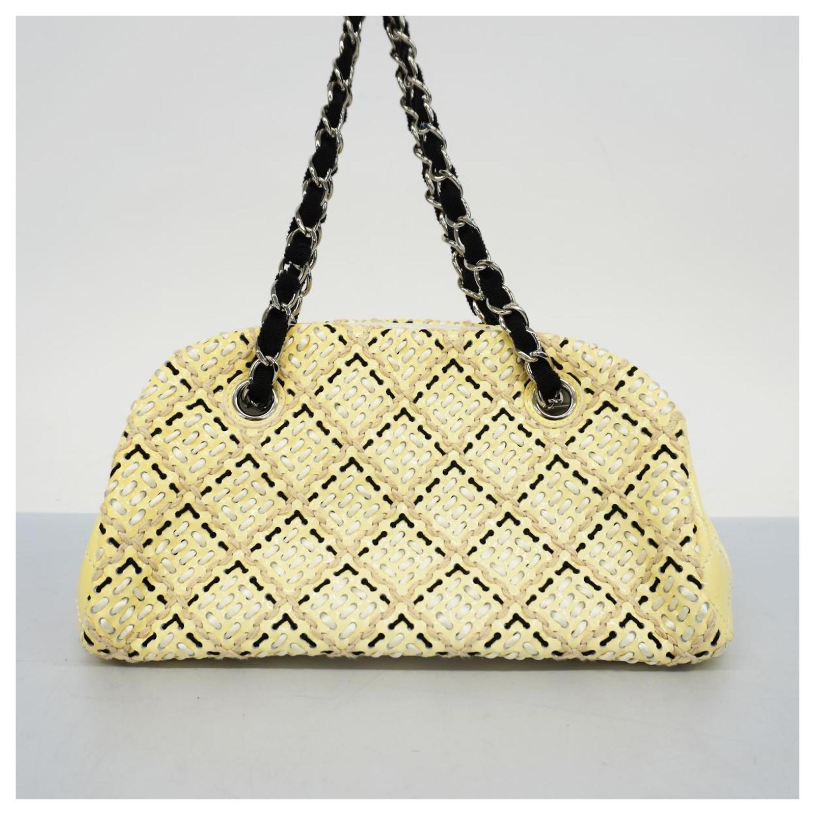 Chanel Mademoiselle Yellow Synthetic ref.1337747 - Joli Closet