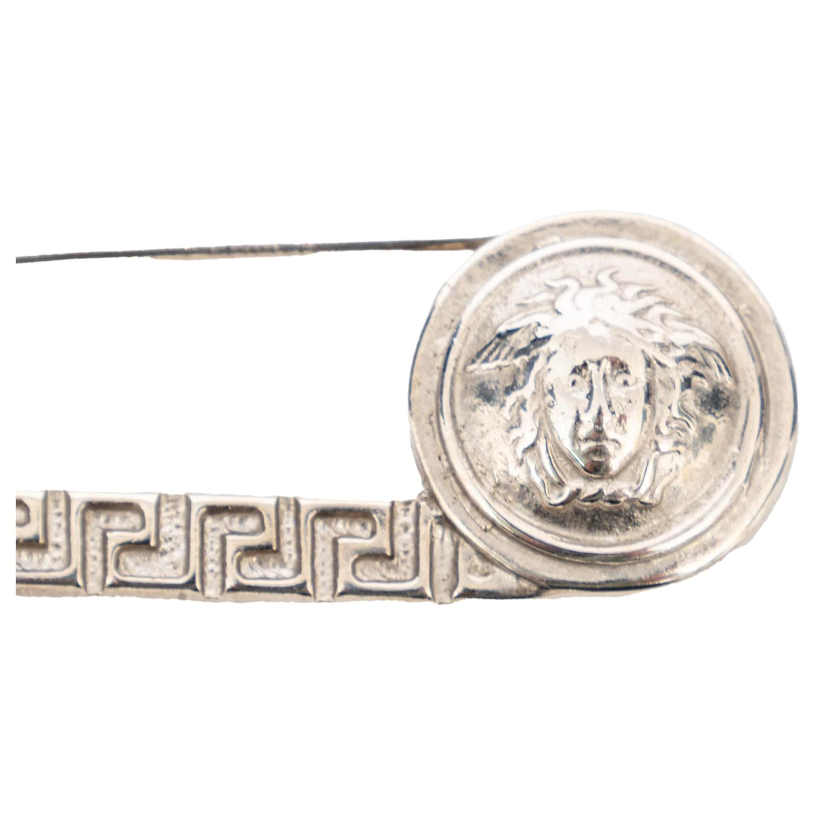 Gianni Versace Medusa Pin Brooch Silvery Metal ref.1354692 - Joli