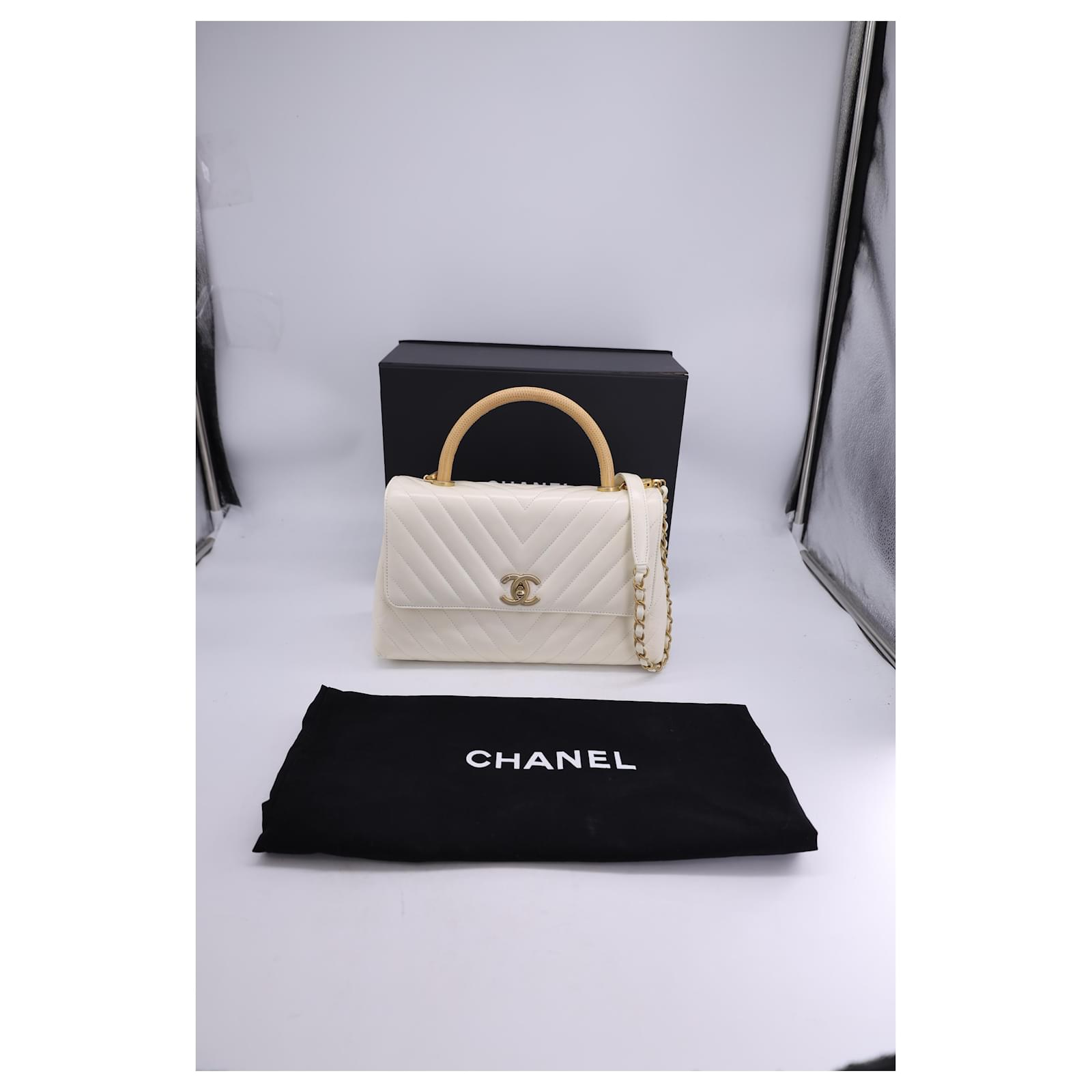 coco様 CHANEL] Chanel 22SS COCO Mark Sneakers G39070 – NISHIKINO