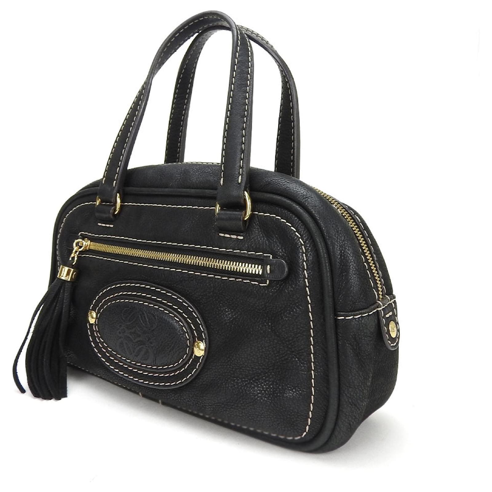黒のレザーフラップバッグ　Loewe LOEWE 黒 レザー フラップ付きバックパック - メルカリ