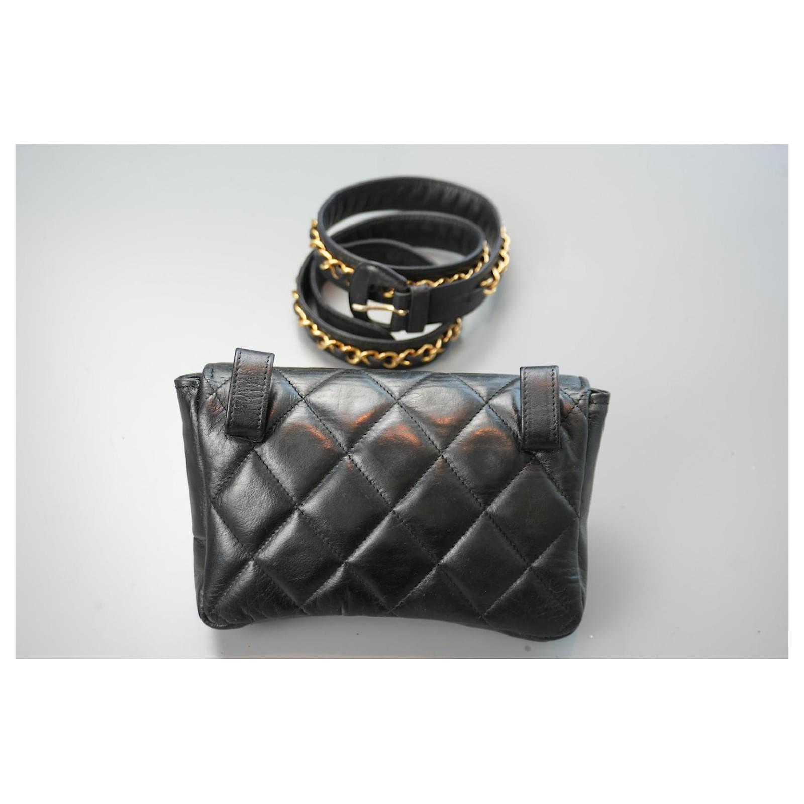 【CHANEL】vintage v shape cowhide belt bag★V シェイプ 牛革 Vintage Chanel Belt Waist Bag Black Leather ref.1402012