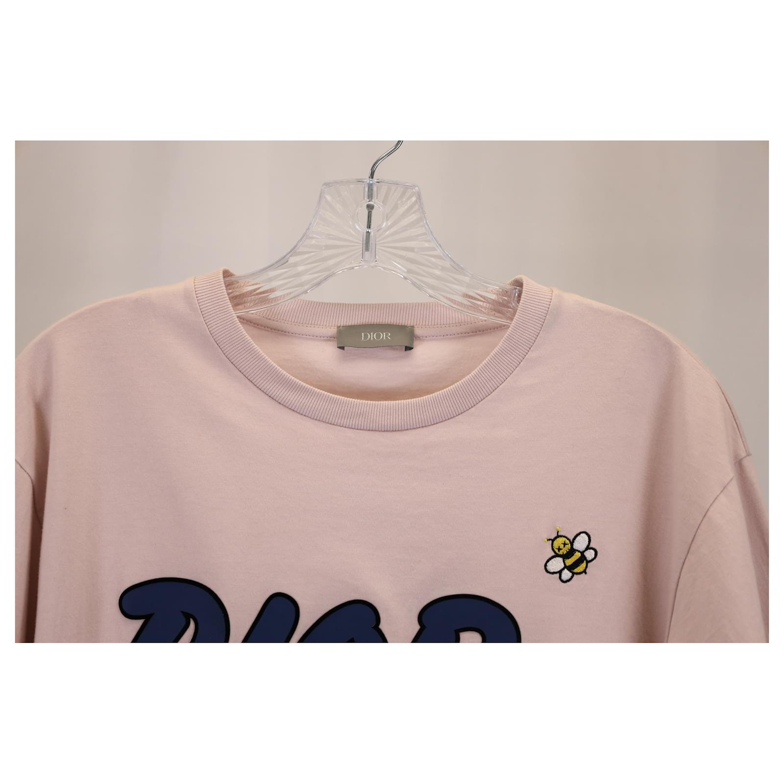 Dior x Kaws Men's Logo Bee Print T-shirt in Pastel Pink Cotton ref.1403766  - Joli Closet