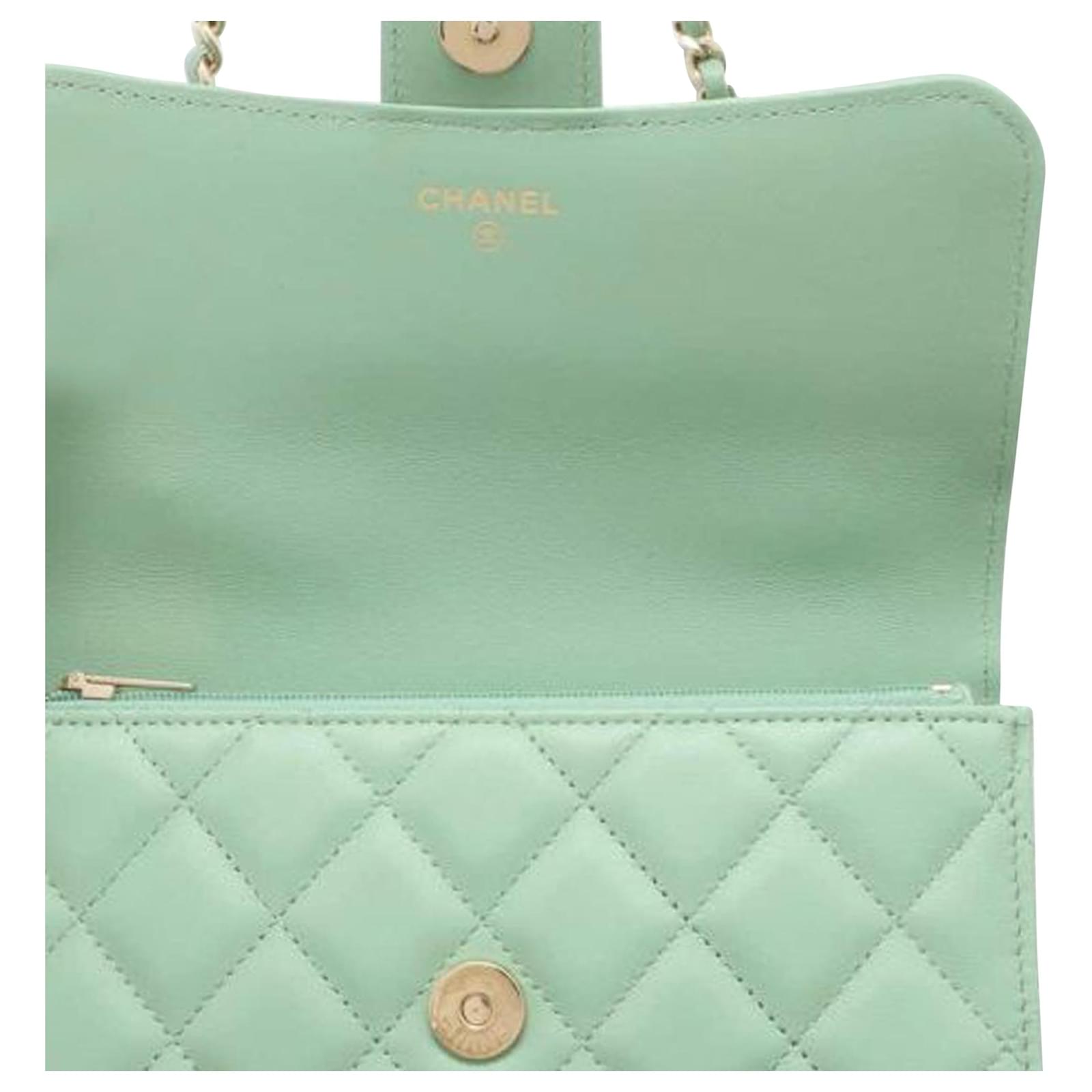 【CHANEL】small bag /phone holder with chain★グリーン CHANEL Lambskin Quilted Flap Phone Holder With Chain Green