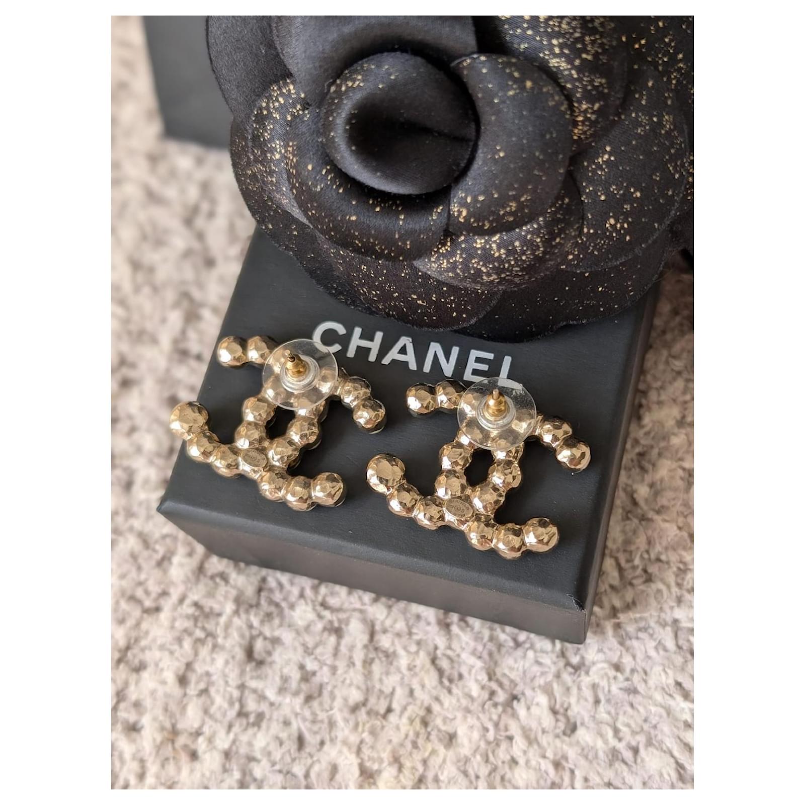 Chanel CC B13S XL GHW Pearl logo earrings box Golden Metal