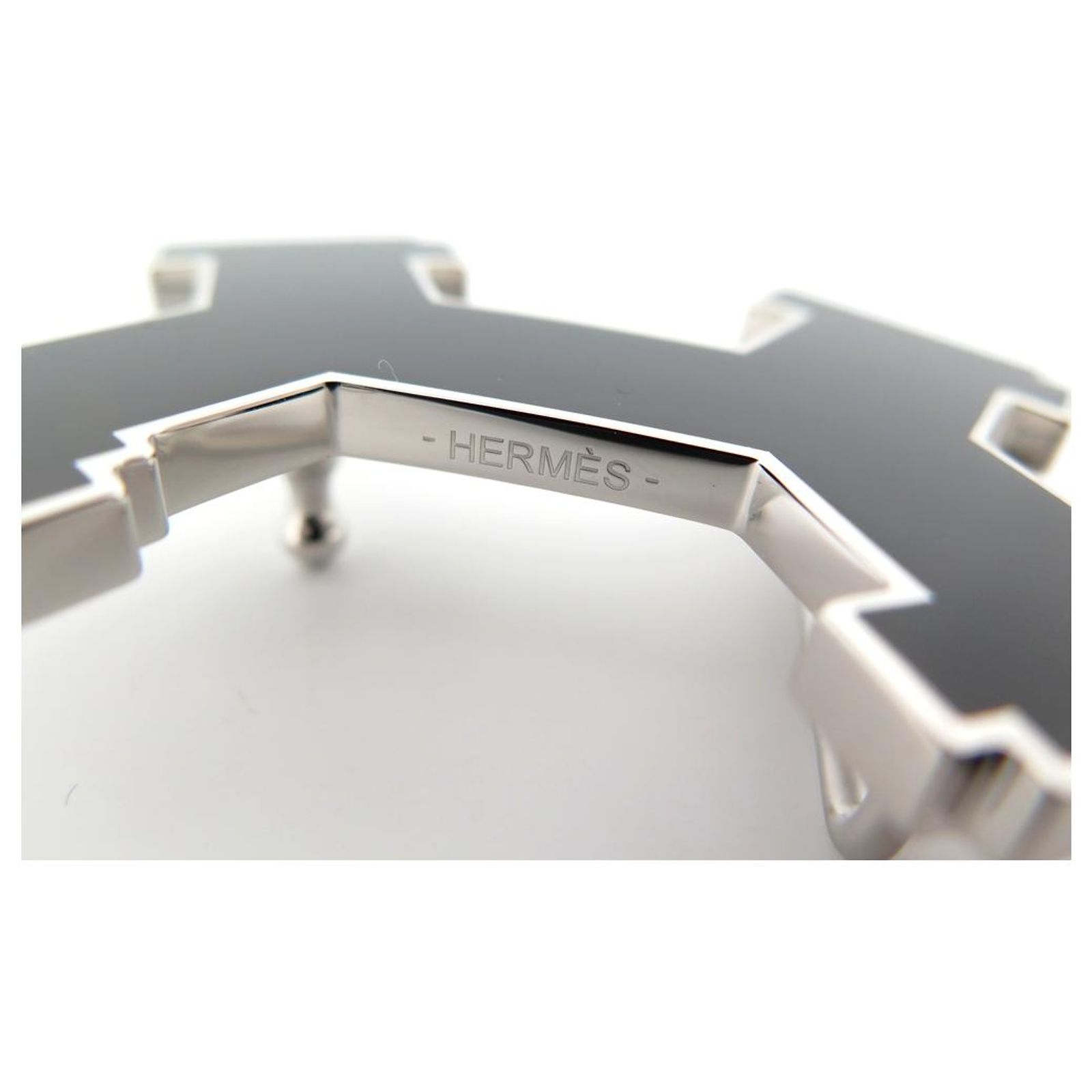 Boucle De Ceinture Hermès Street 32mm - Métal Argenté Et émail Noir - Occasion Très Bon état - Taille 6x4 Cm