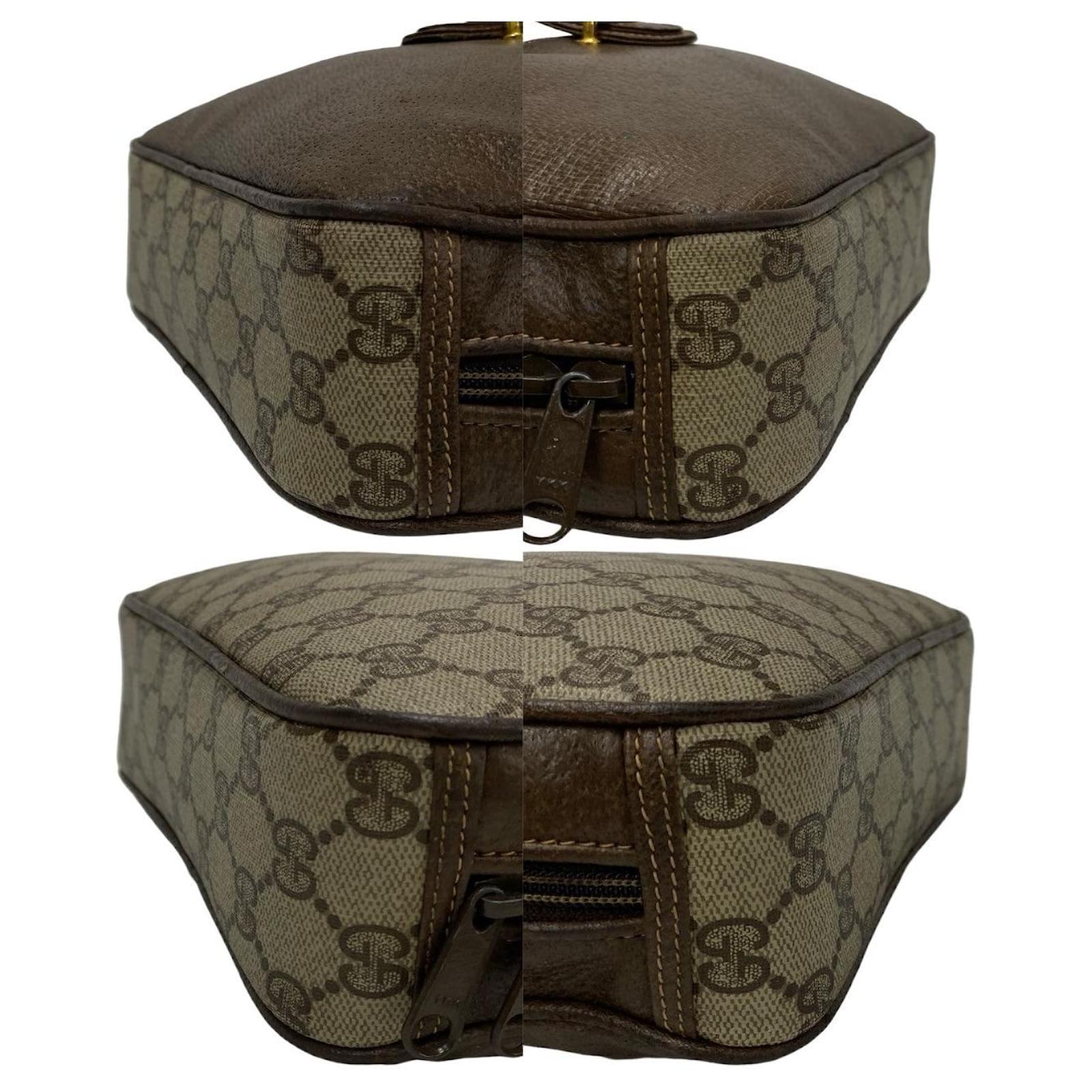 Gucci Leather Shoulder Bag Leather Crossbody Bag in Good condition