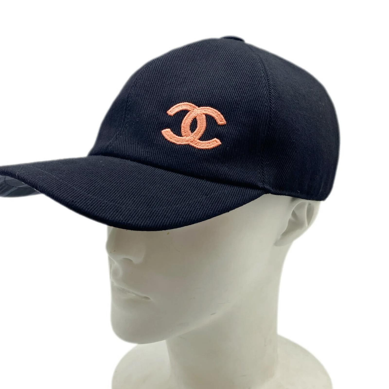 CHANEL CCロゴ付CAP Chanel Baseball Cap with White Embroidered CC Logo in Black