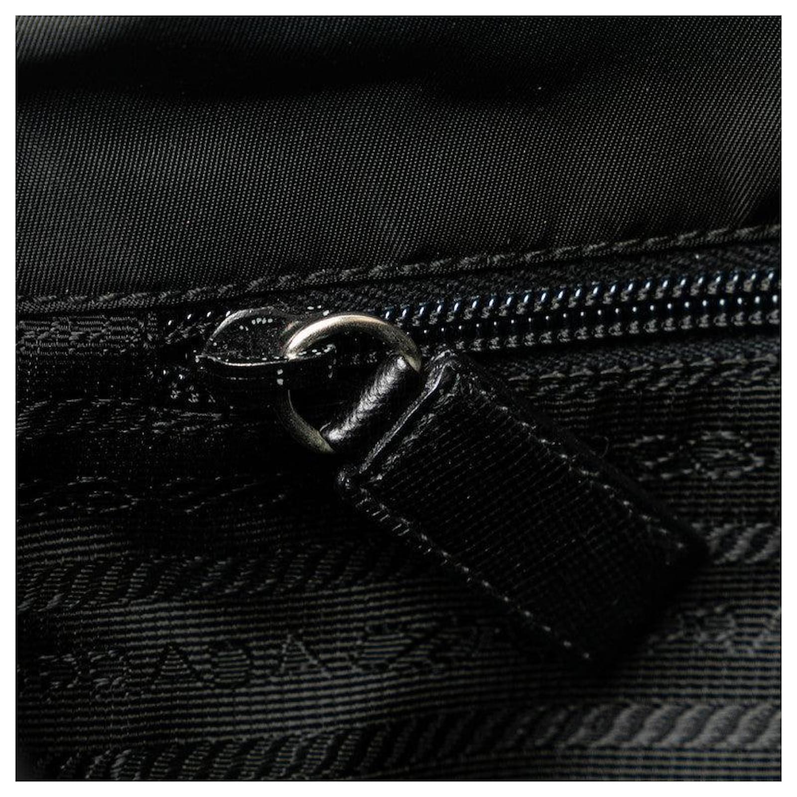 PRADA ショルダーバッグ 三角ロゴ メッセンジャー V166 3329