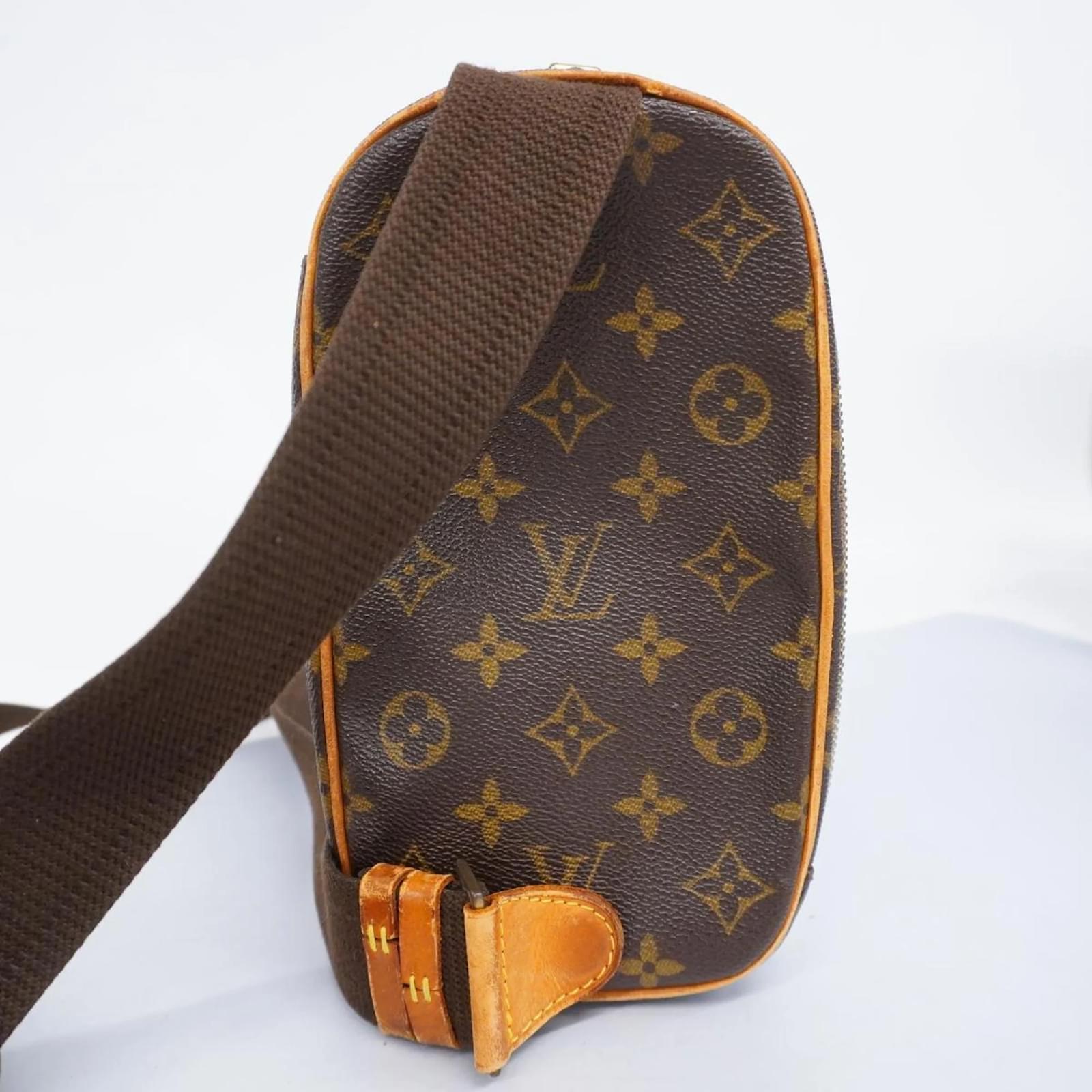 Monogram Sling Bag von Louis Vuitton Braun Monogramm Lackleder ref  