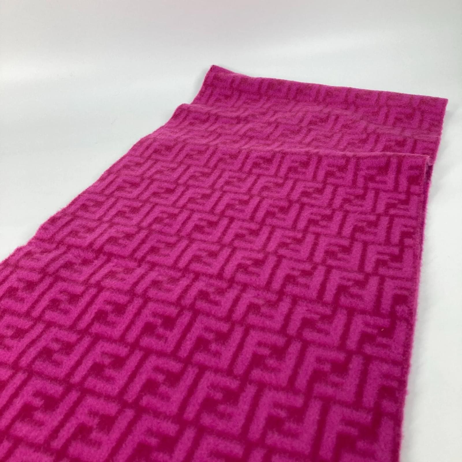 Fendi FXT416 Fringe Scarf in Pink ref.1463286 - Joli Closet