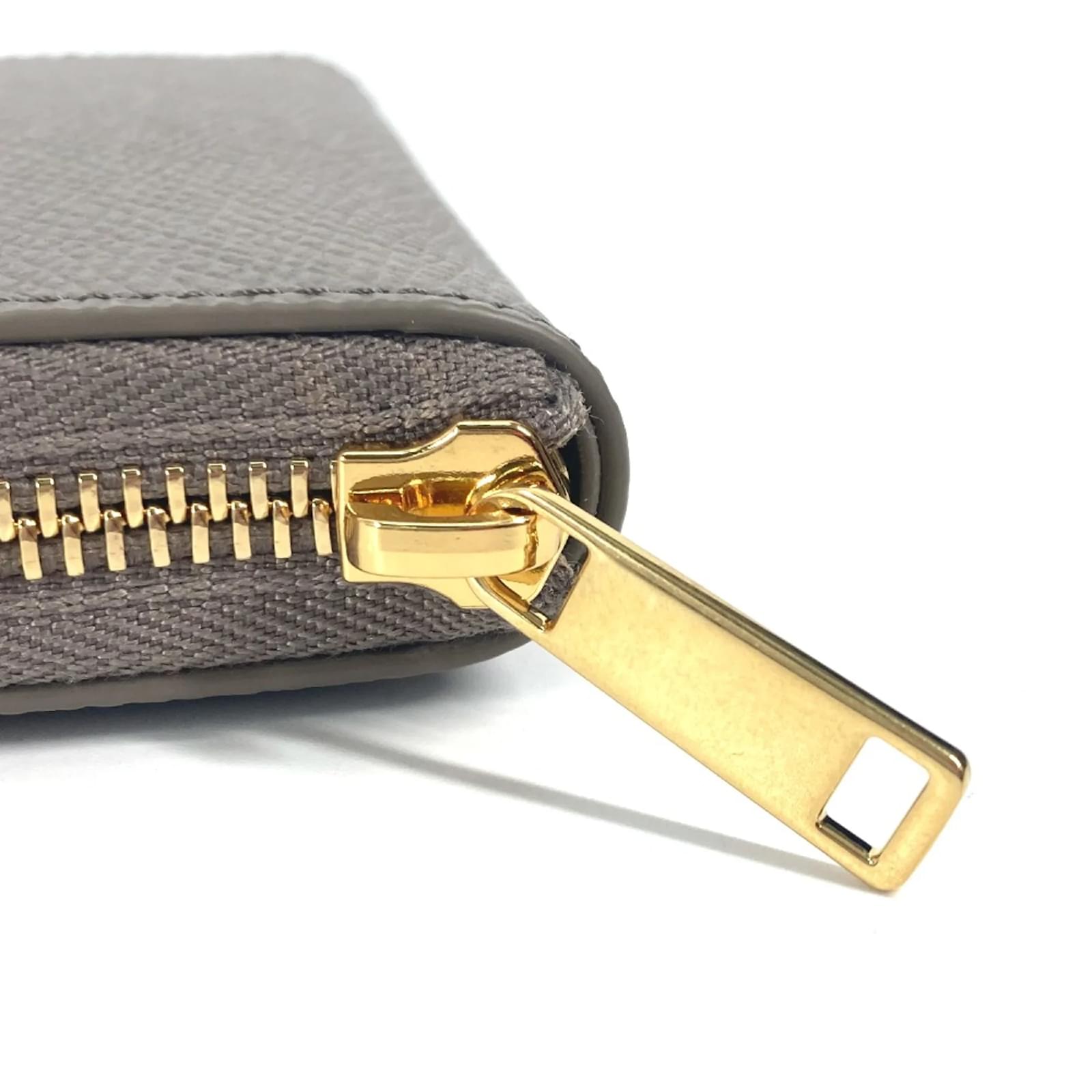 希少✨Celine Studs Bifold Wallet Leather Celine Bifold Wallet Strap Multi-Function Medium Hook