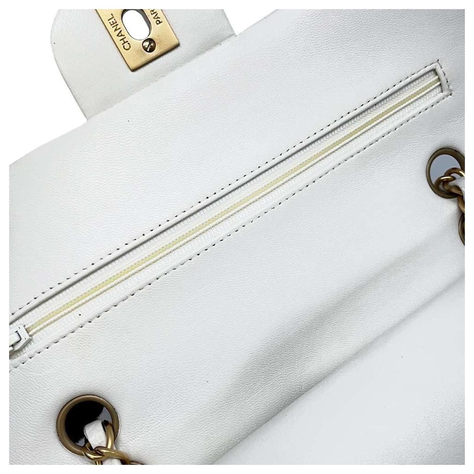 Chanel Chain Shoulder Bag Matelasse 23 White Leather ref.JC1468844