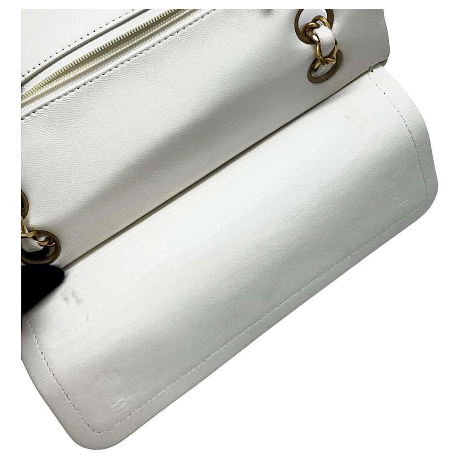 Chanel Chain Shoulder Bag Matelasse 23 White Leather ref.JC1468844