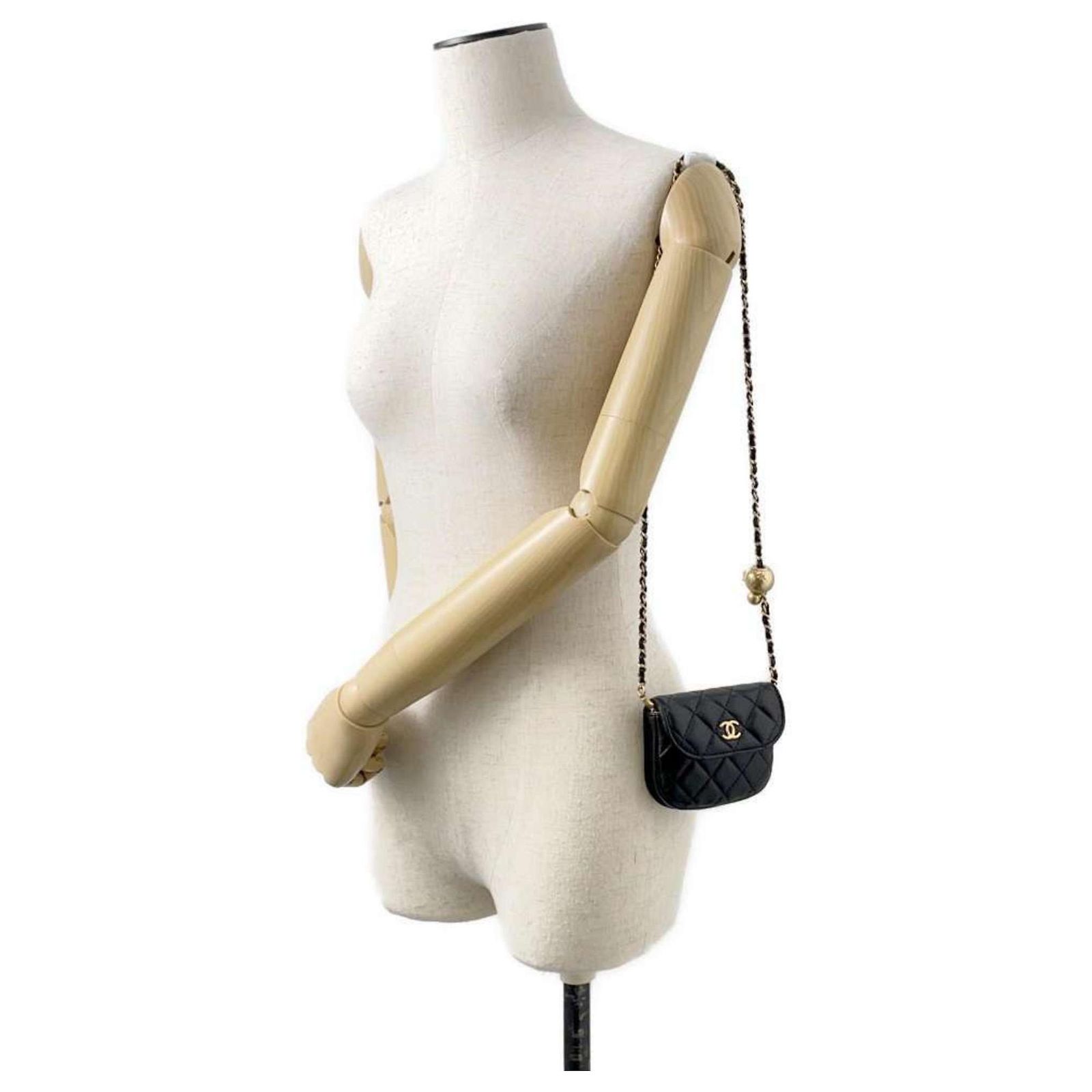 Chanel Waist Bag Matelasse Coco Mark Black Leather ref  display picture 3