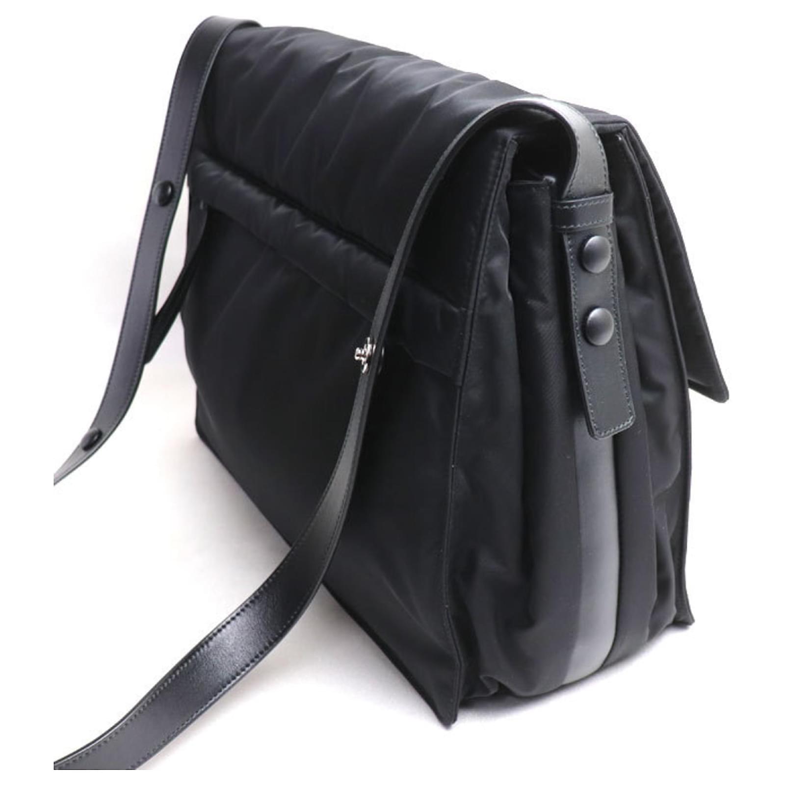 ショルダーバッグ・ポシェット PRADA LARGE BLACK PADDED RE-NYLON BAG Black Padded Re-Nylon shoulder bag | PRADA
