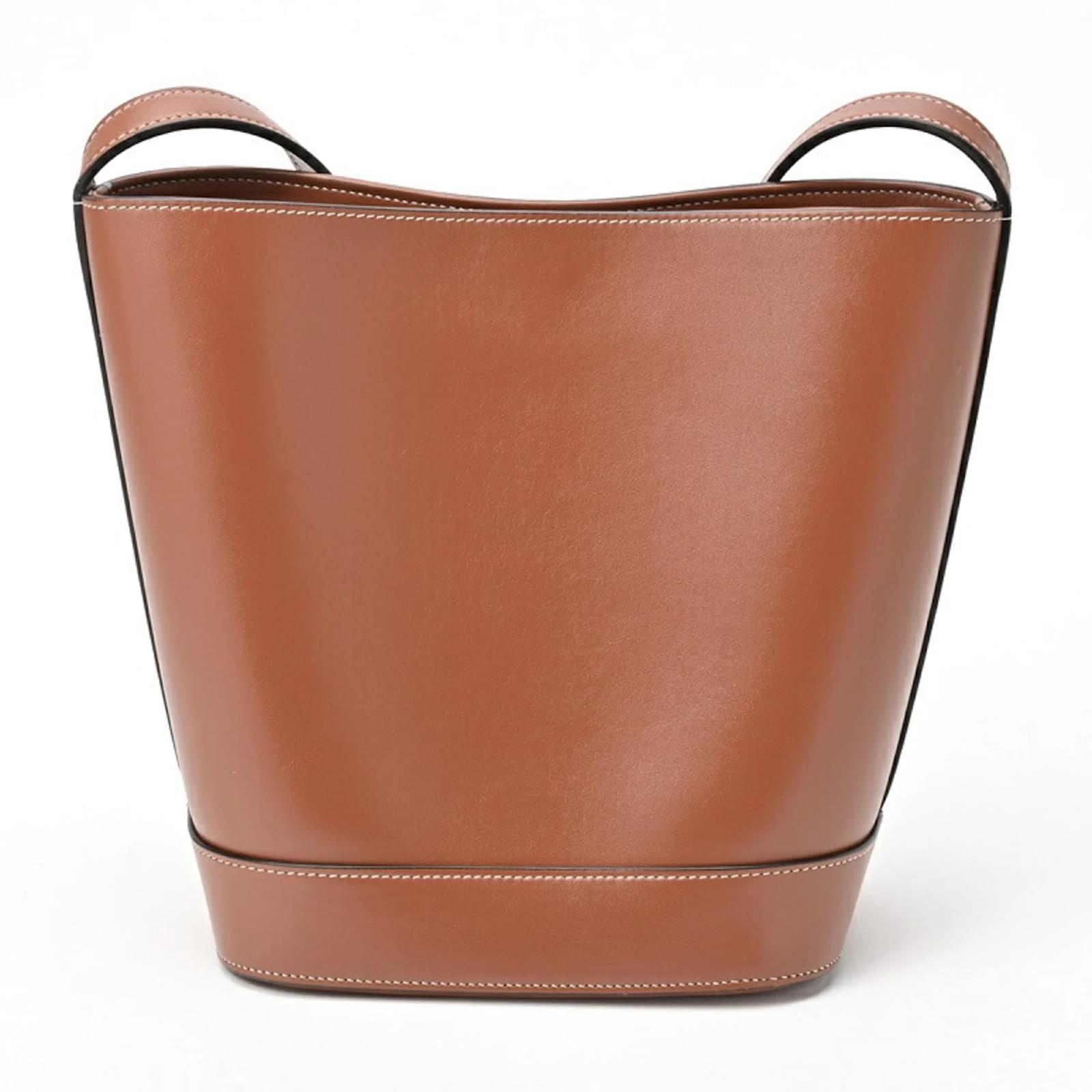 ショルダーバッグ・ポシェット Celine Small Bucket Cuir Triomphe In Smooth Leather SMALL BUCKET CUIR TRIOMPHE IN SMOOTH CALFSKIN - TAN | CELINE