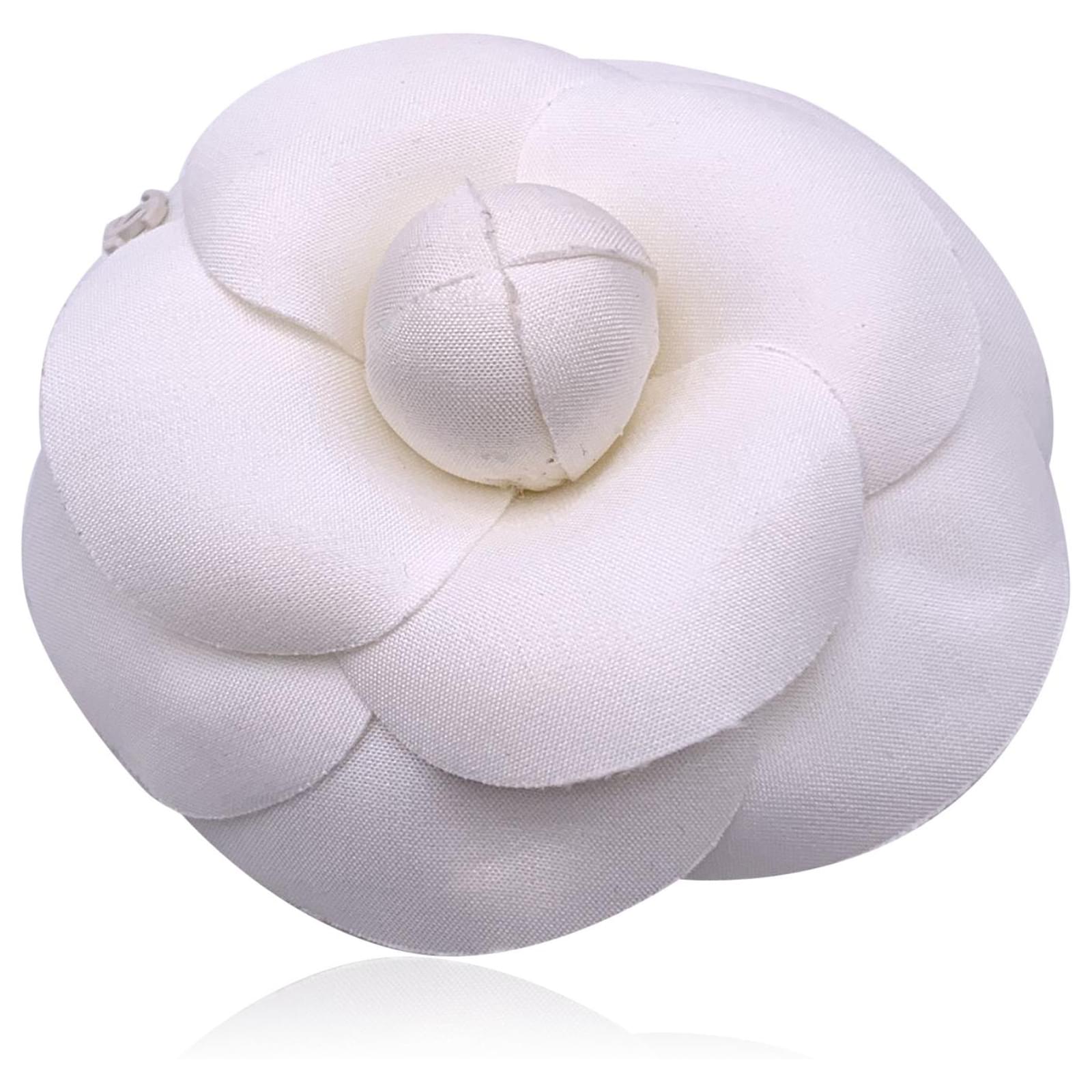 【CHANEL】CAMELIA BROOCH カメリア ブローチ Chanel White Fabric Camelia CC Flower Camellia Pin Brooch