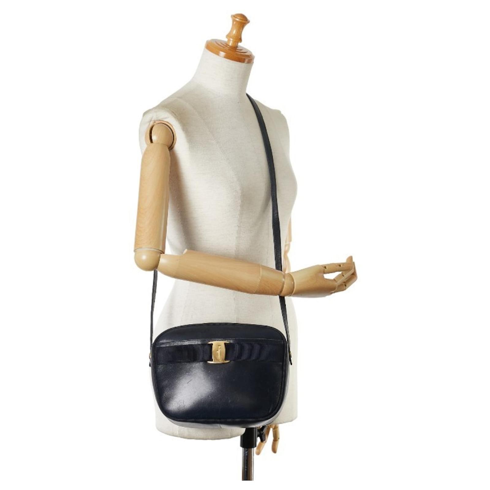 ショルダーバッグ Salvatore Ferragamo LEATHER SHOULDER BAG Black Leather Salvatore Ferragamo Shoulder Bag | eBay