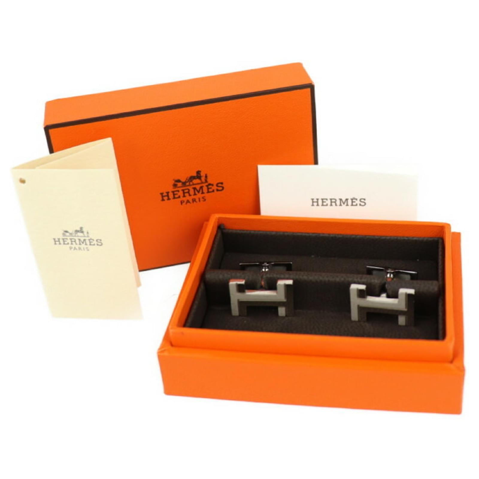 Hermès Boutons de manchette Hermes H au Carré Métal Argenté ref.1547684 -  Joli Closet