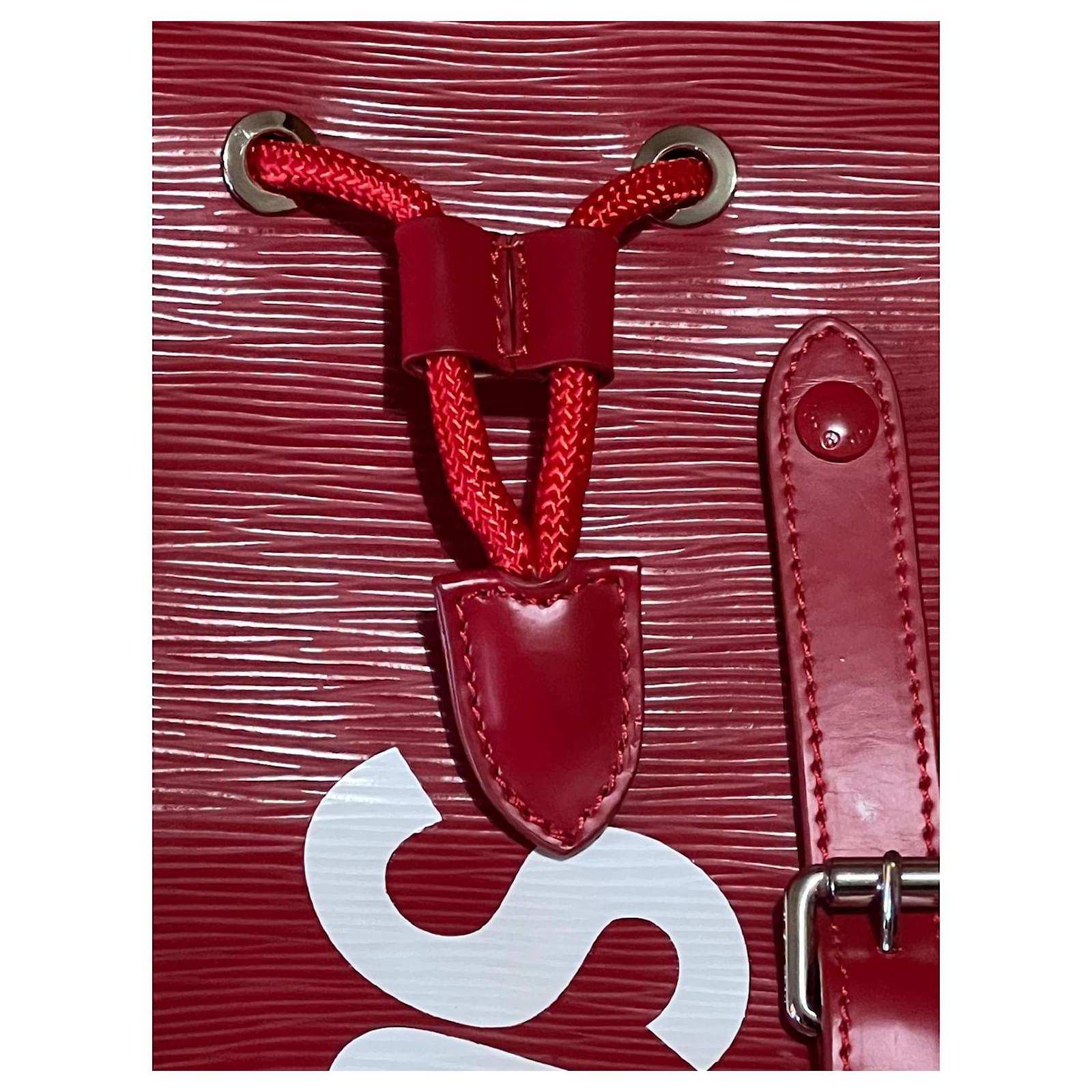 Supreme x Louis Vuitton Christopher Backpack 2018 Red Exotic leather ref.1548260 - Joli Closet Supreme x Louis Vuitton Christopher Backpack 2018 Red Exotic leather ref.1548260 - Joli Closet
