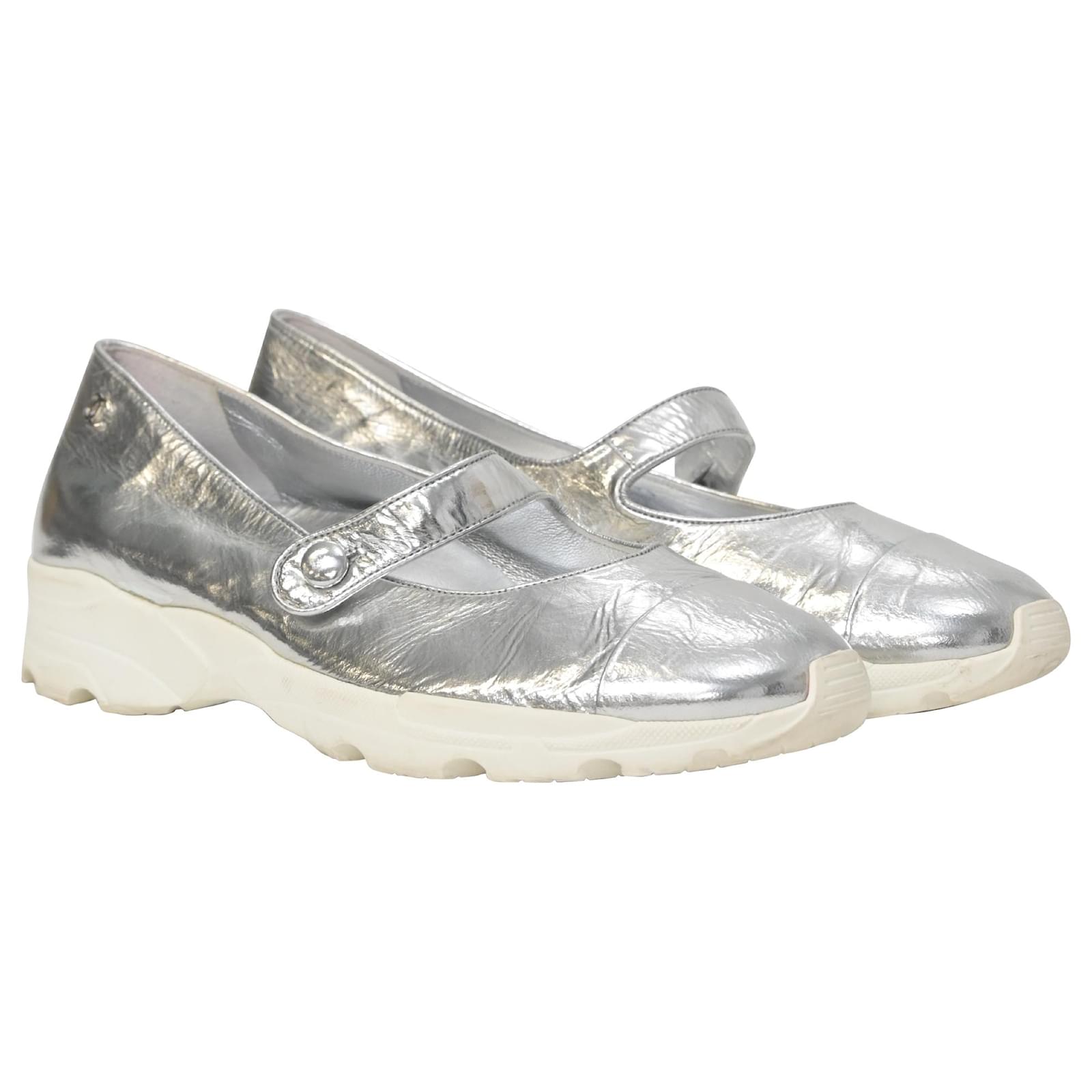 Timeless Chanel Mary Jane Sneakers in Silver Leather Silvery