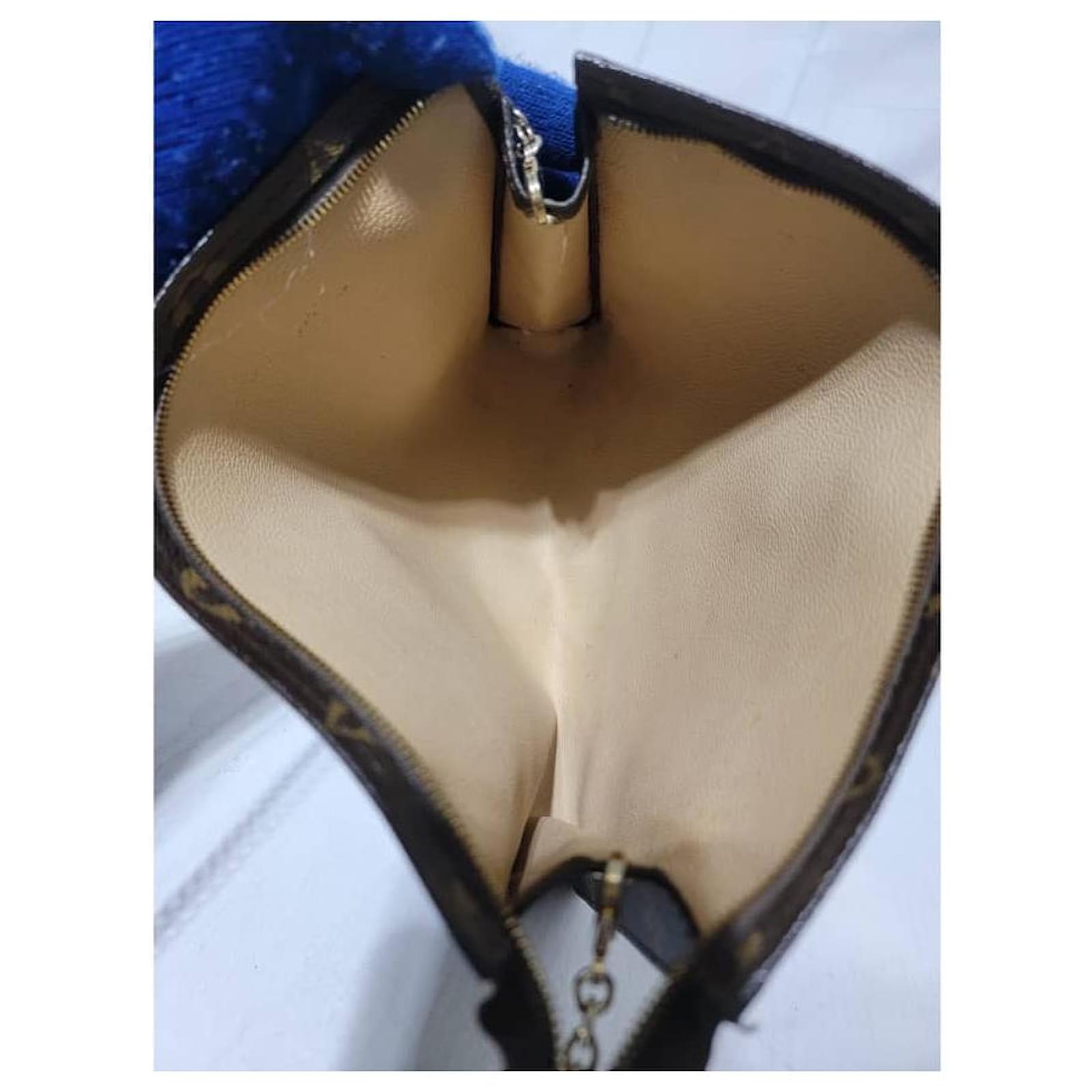 Pochette de Toilette Monogram 26 LOUIS VUITTON avec bandoulière en